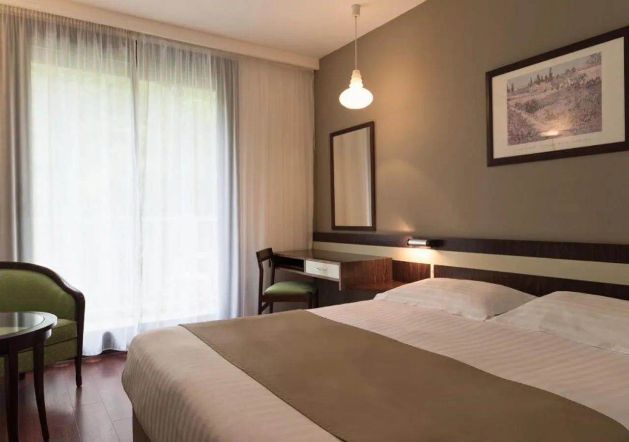 Bedroom, Bed in Villa Borghese, The Originals Relais