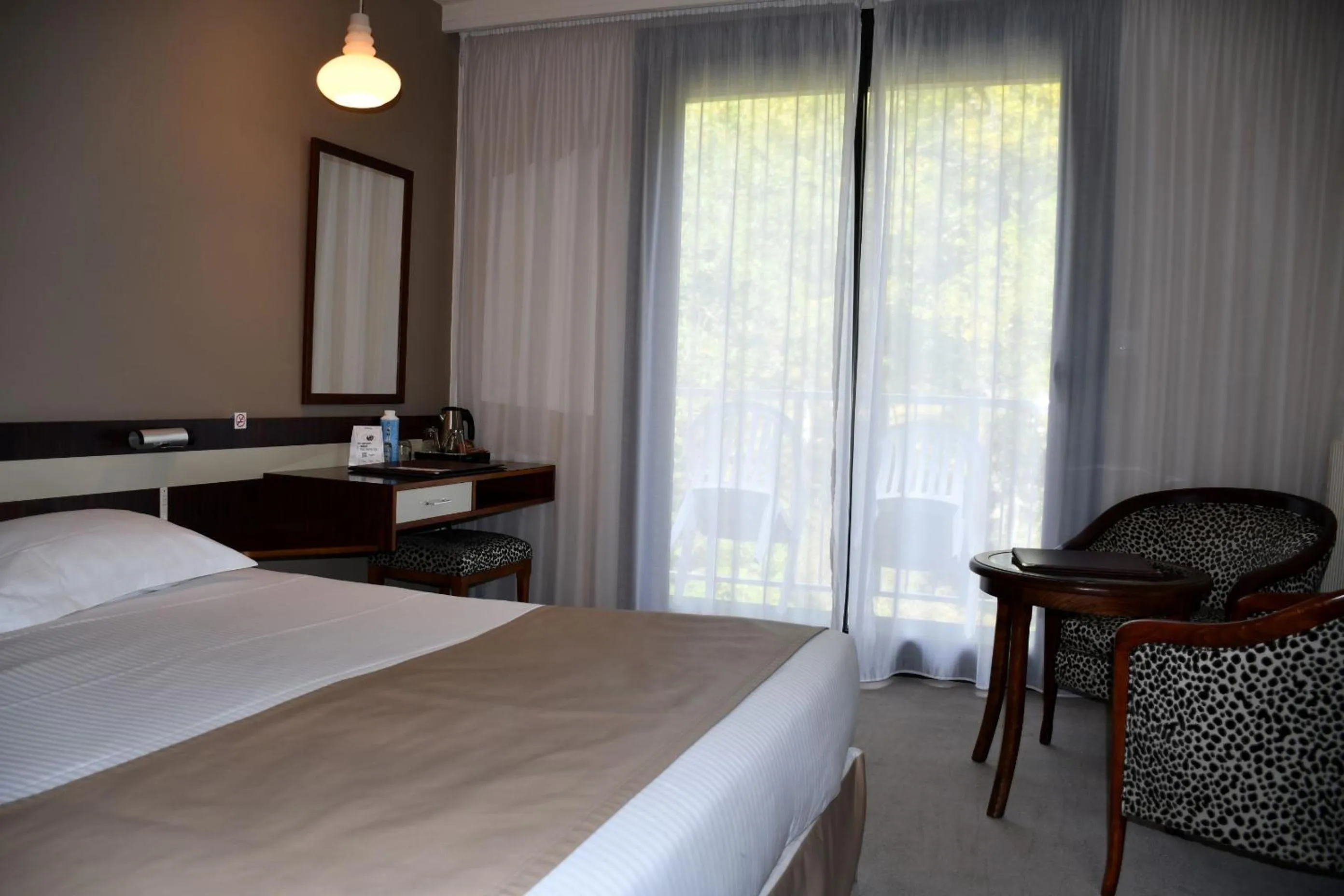 Bedroom, Bed in Villa Borghese, The Originals Relais