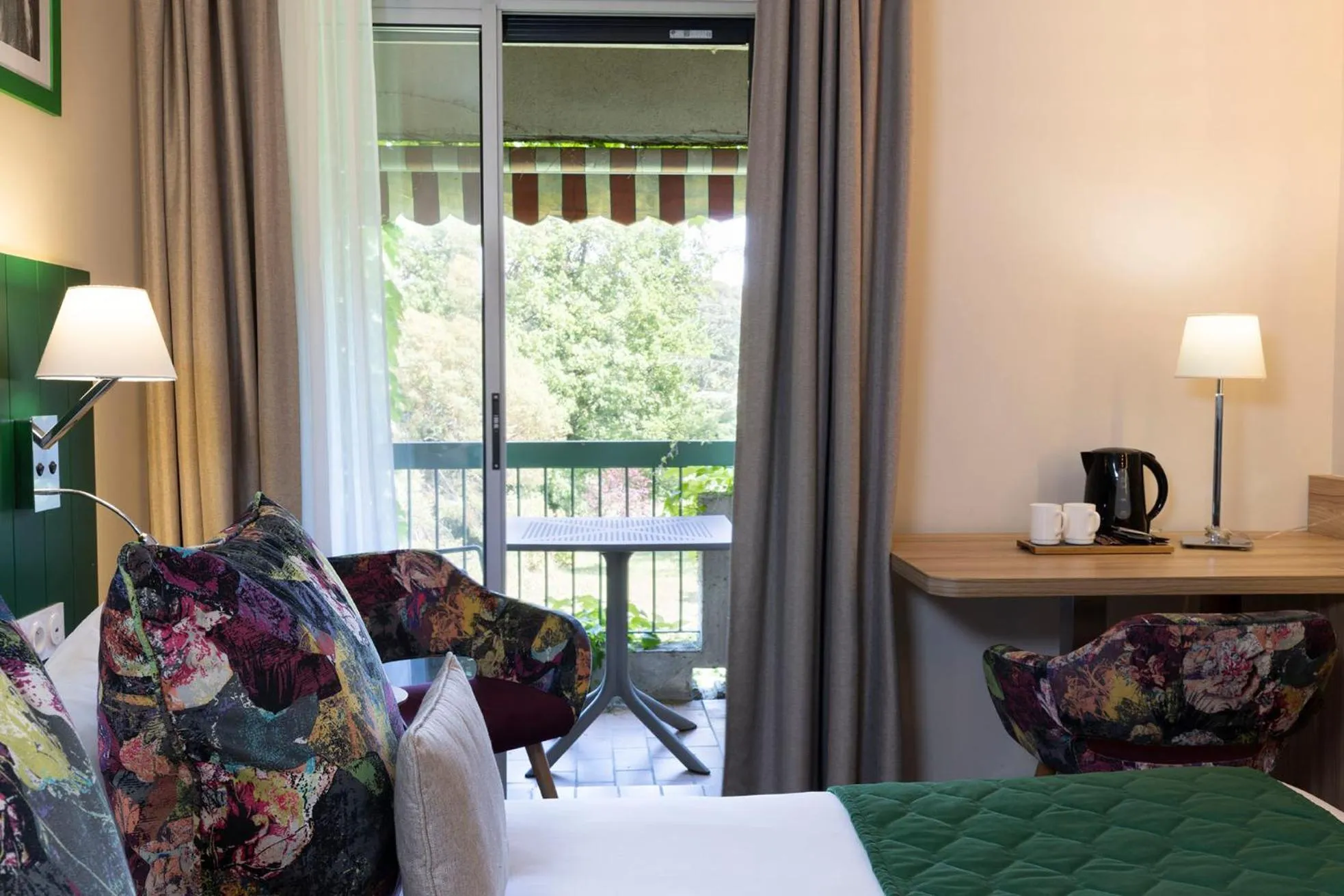 Bedroom, Bed in Hôtel & Résidence Lou Paradou Gréoux Les Bains