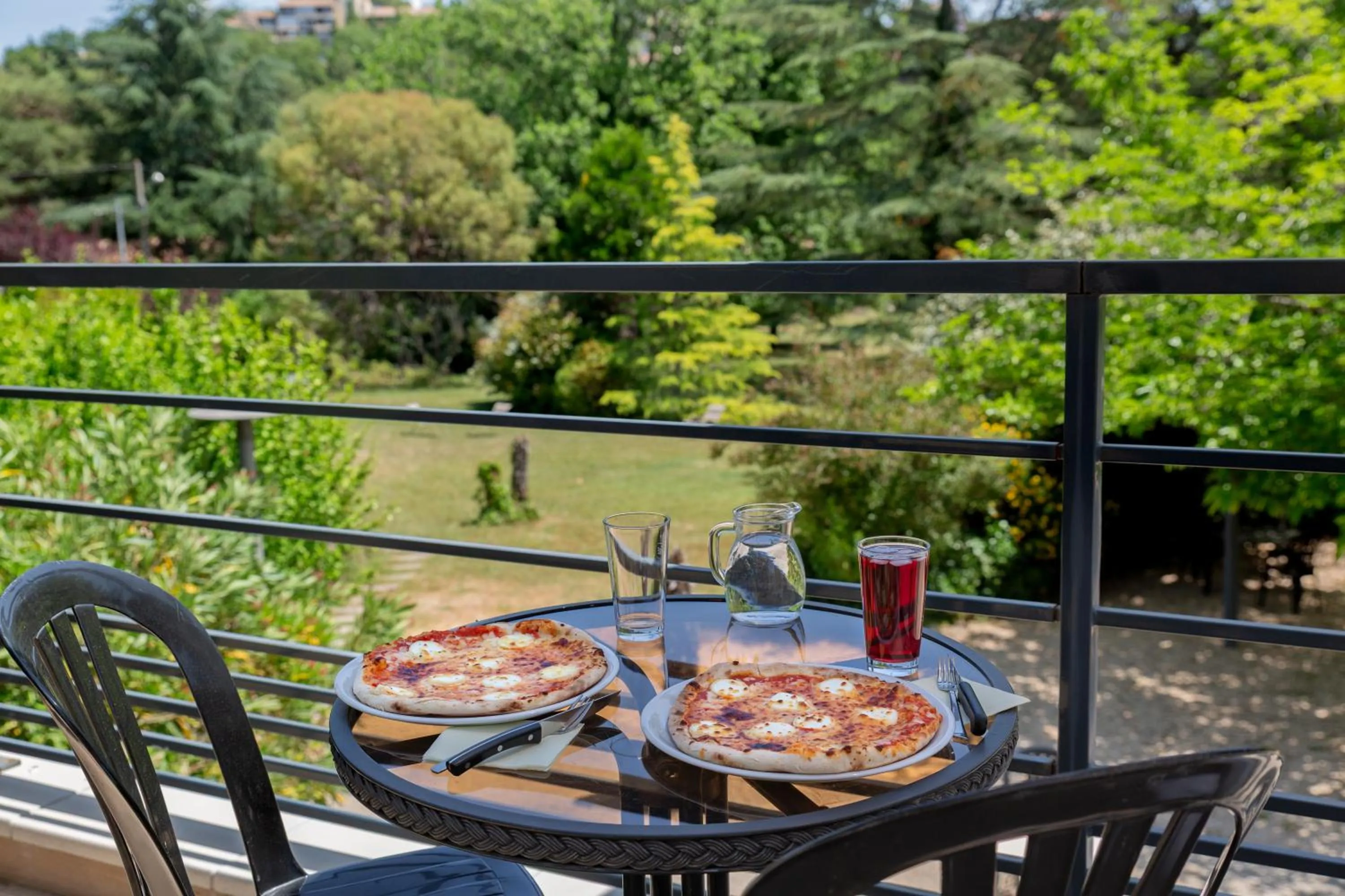 Restaurant/places to eat in Hôtel & Résidence Lou Paradou Gréoux Les Bains