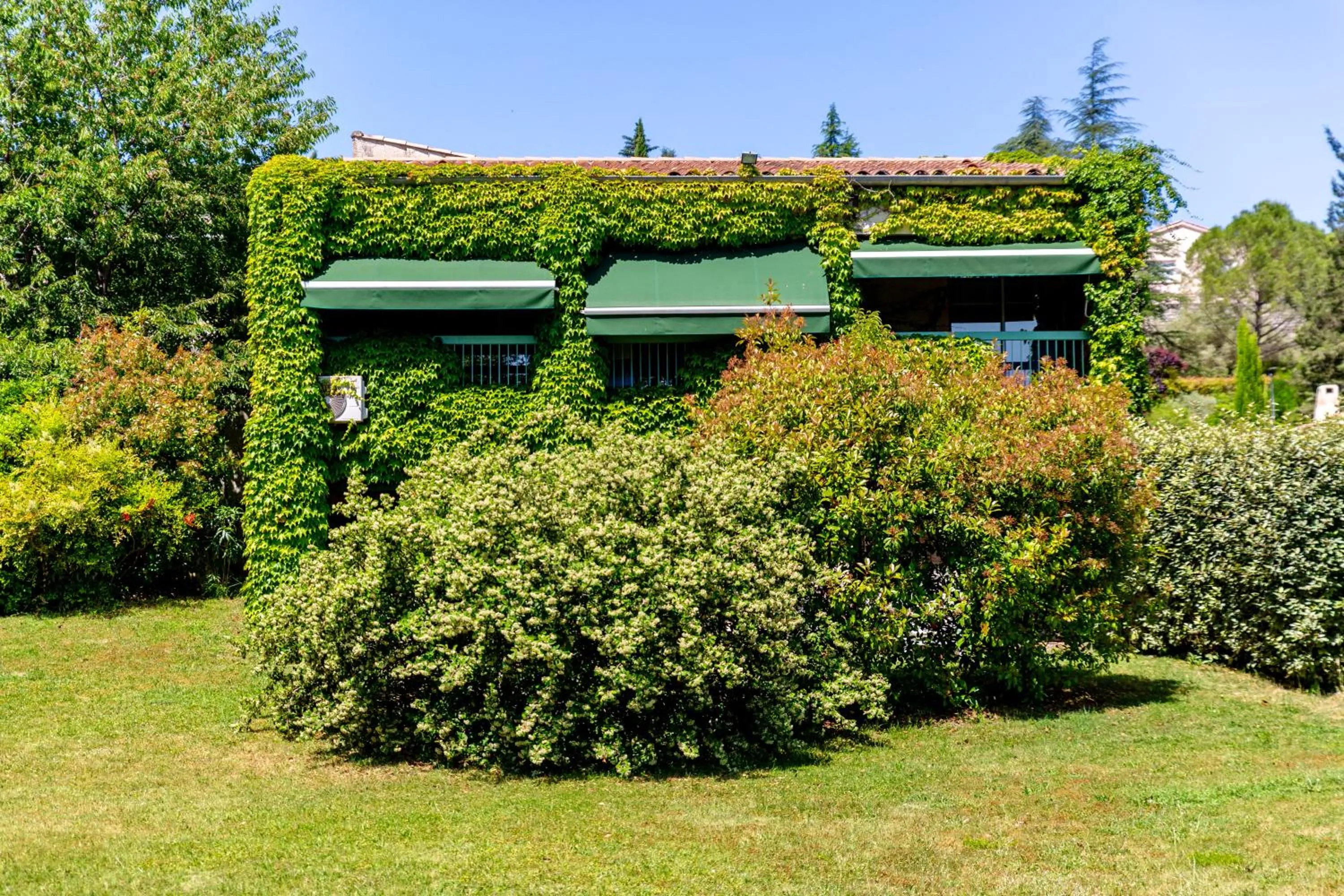 Property building in Hôtel & Résidence Lou Paradou Gréoux Les Bains