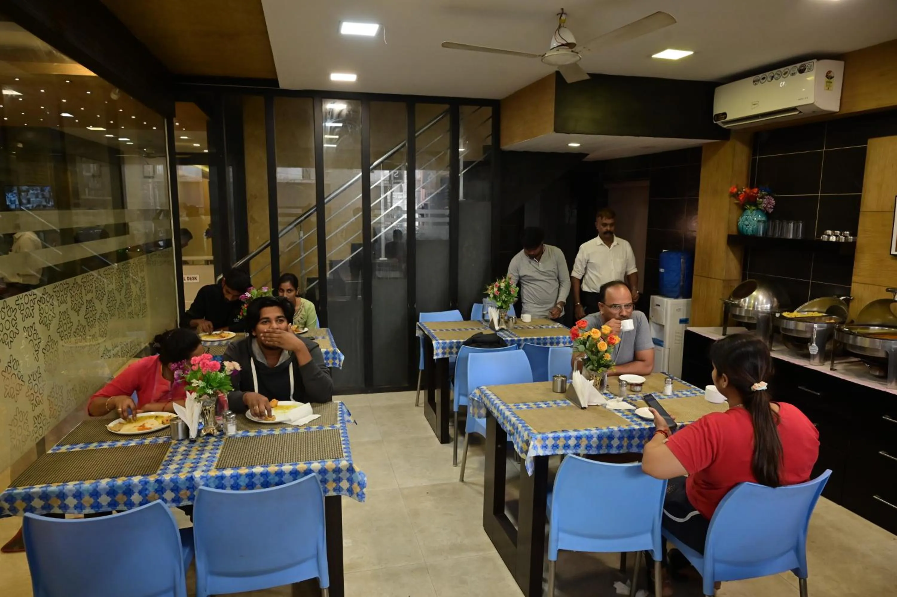 Restaurant/places to eat in Grand Cascade Chennai