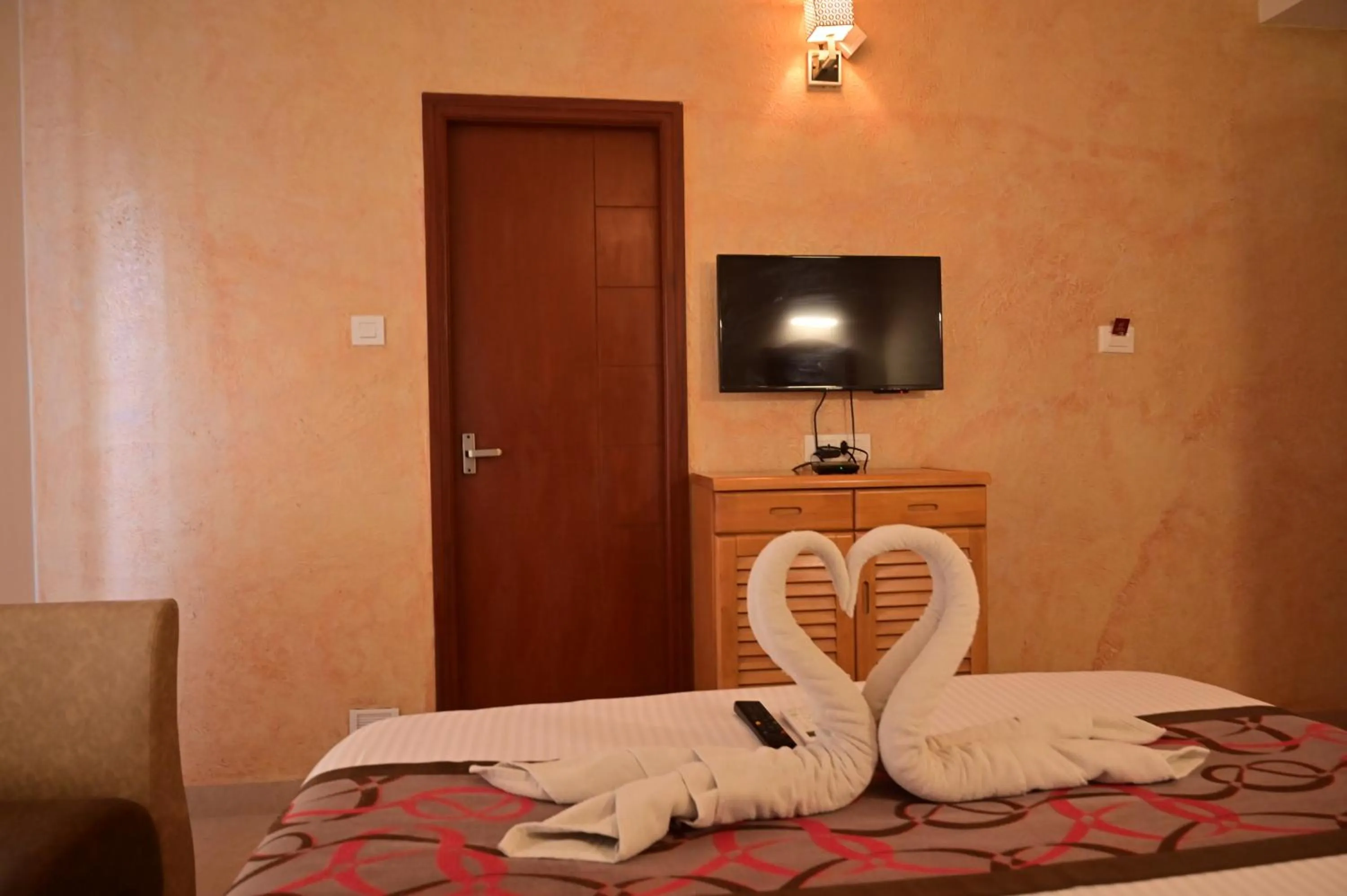 Bed in Grand Cascade Chennai