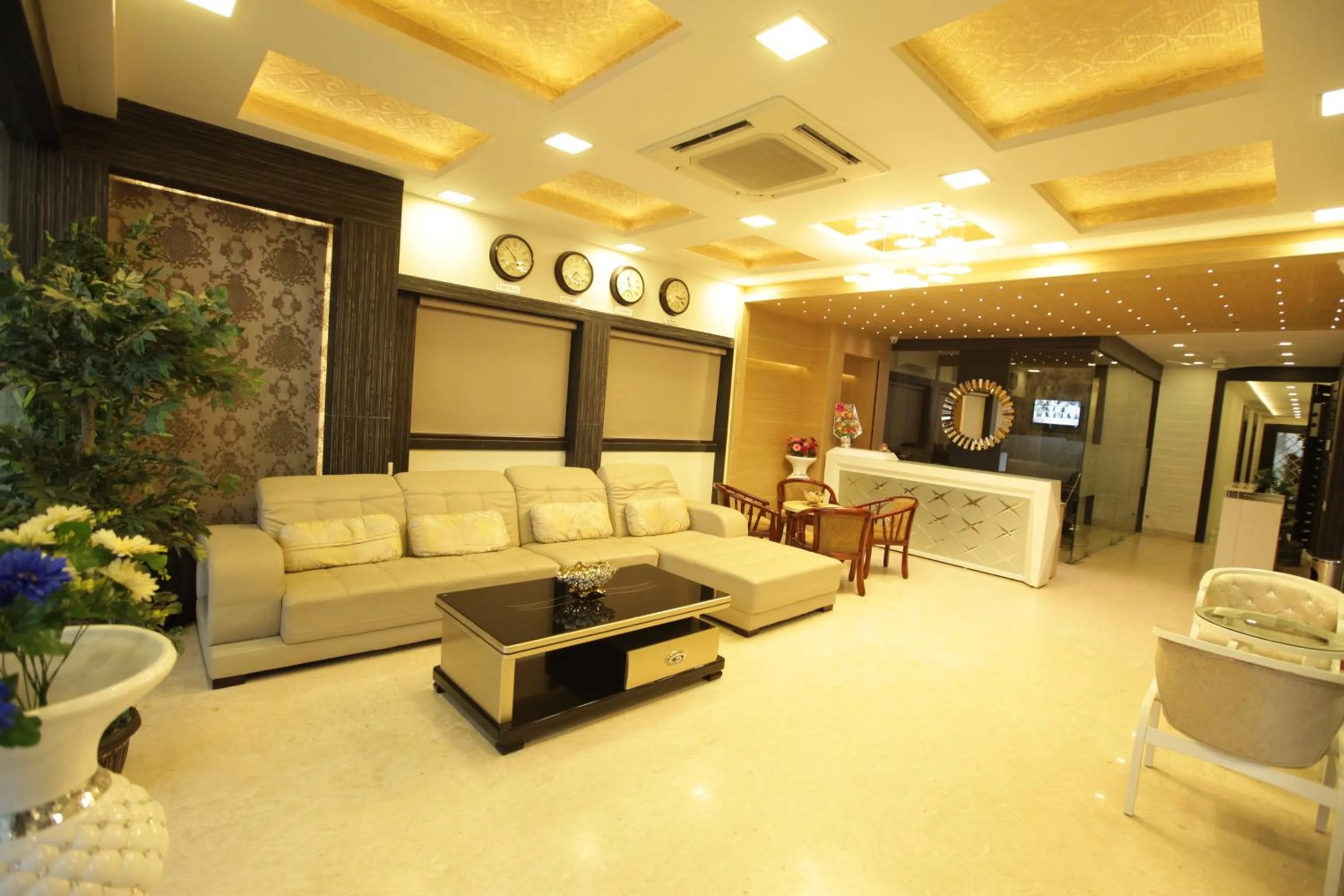 Lobby or reception in Grand Cascade Chennai