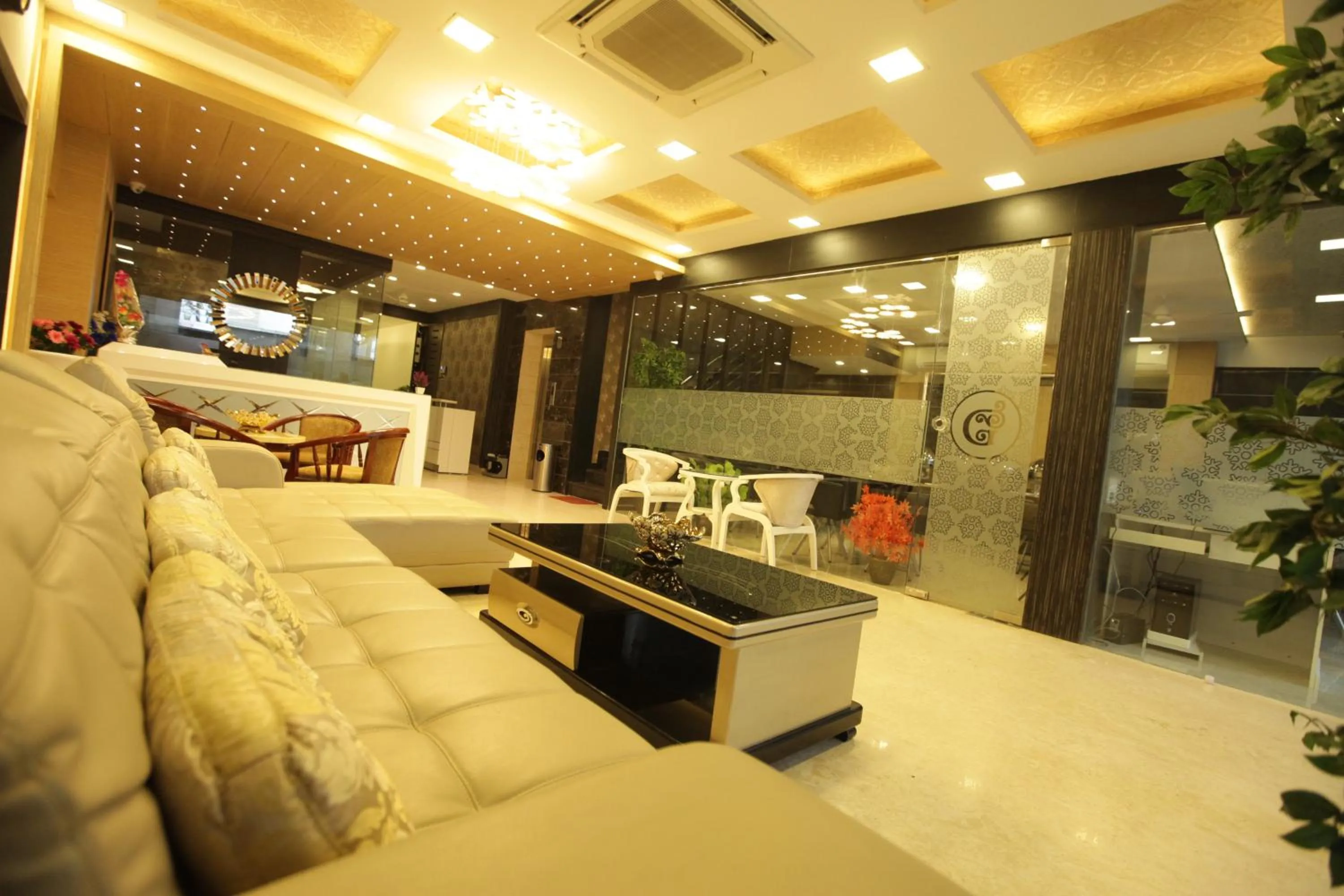 Lobby or reception in Grand Cascade Chennai