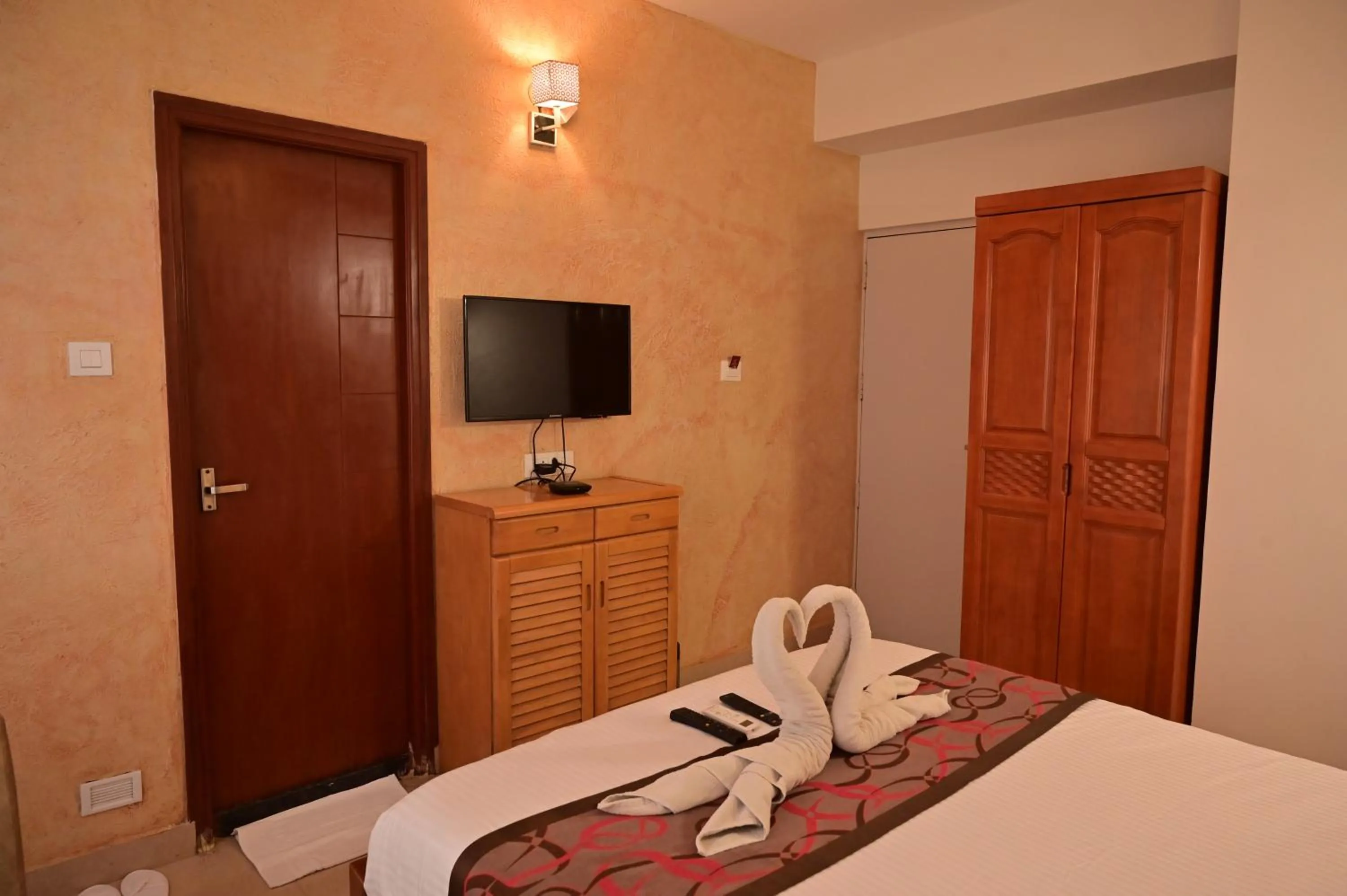 Bed in Grand Cascade Chennai