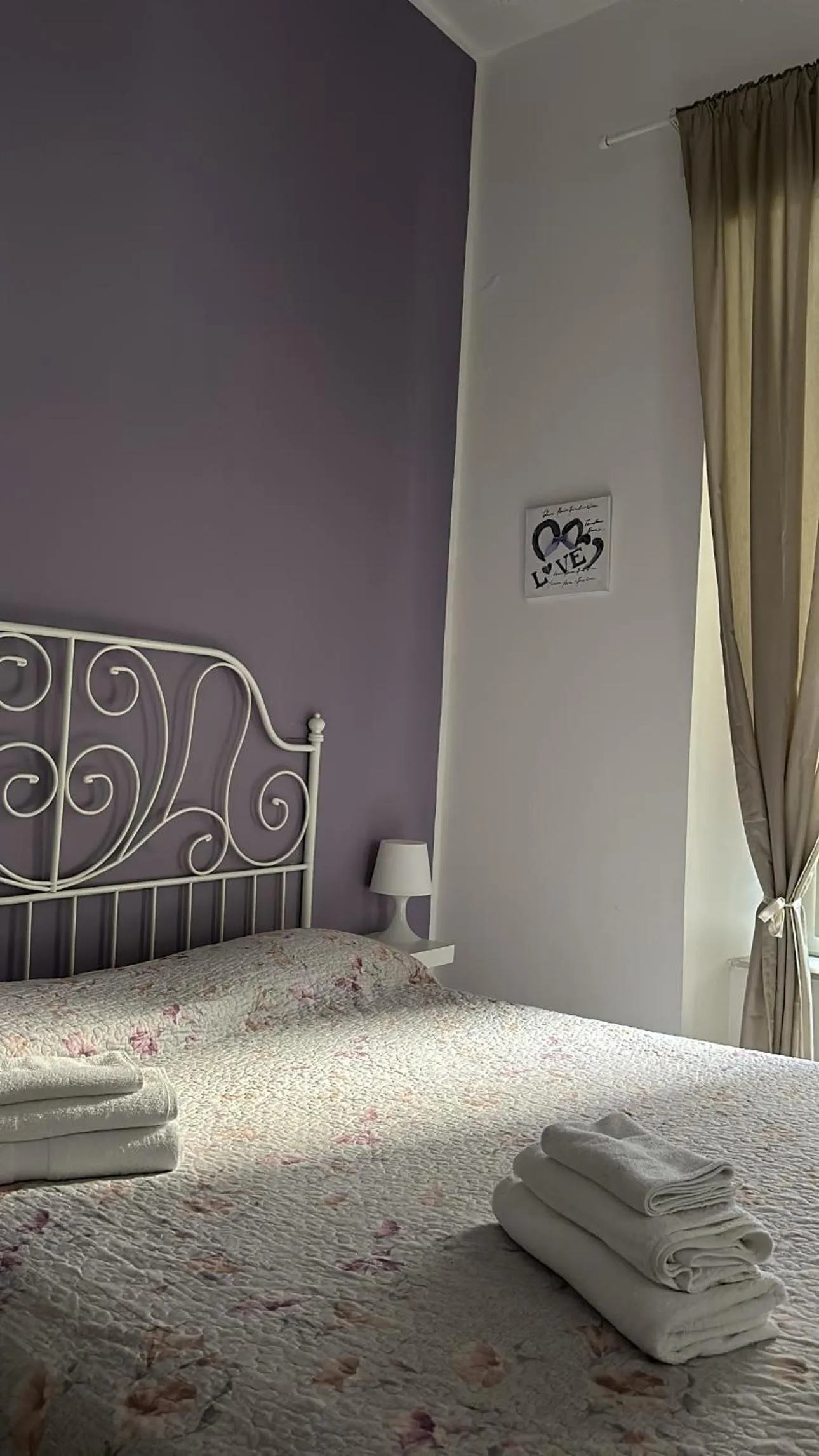 Bedroom, Bed in Sfumature Partenopee