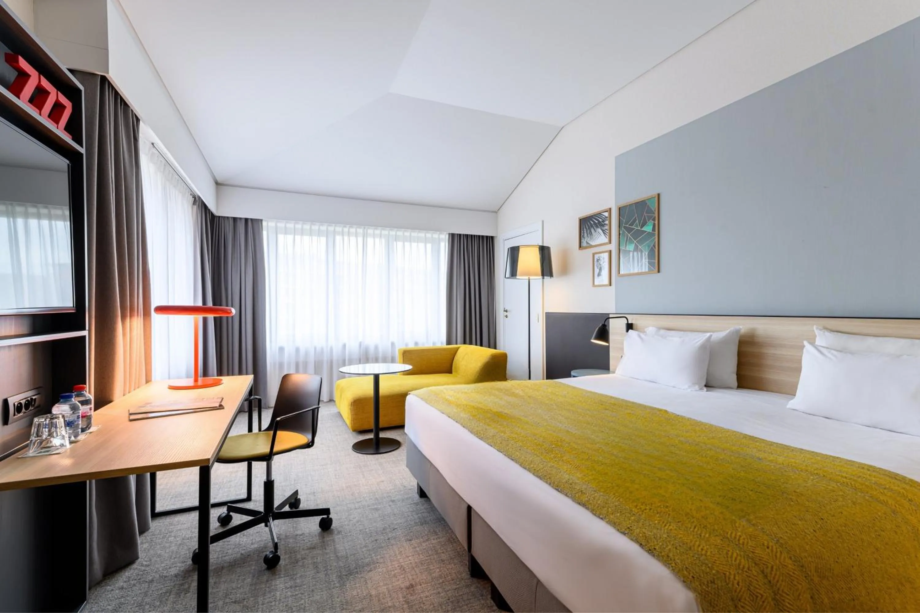 Photo of the whole room, Bed in Holiday Inn Hasselt by IHG