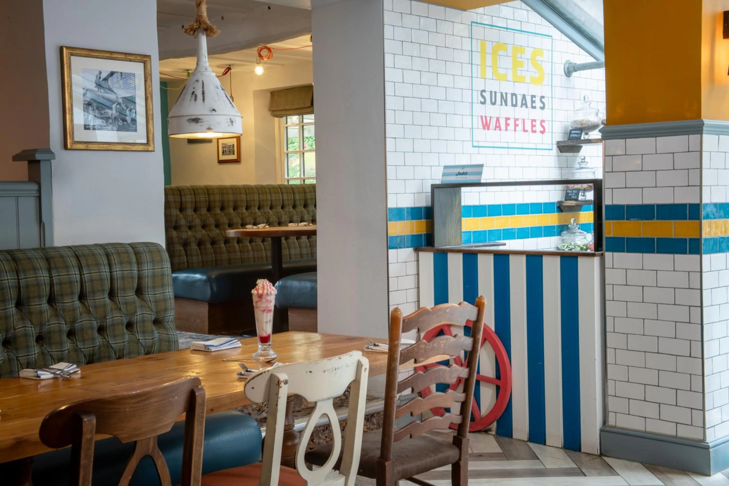 Restaurant/places to eat in Lodge at Solent