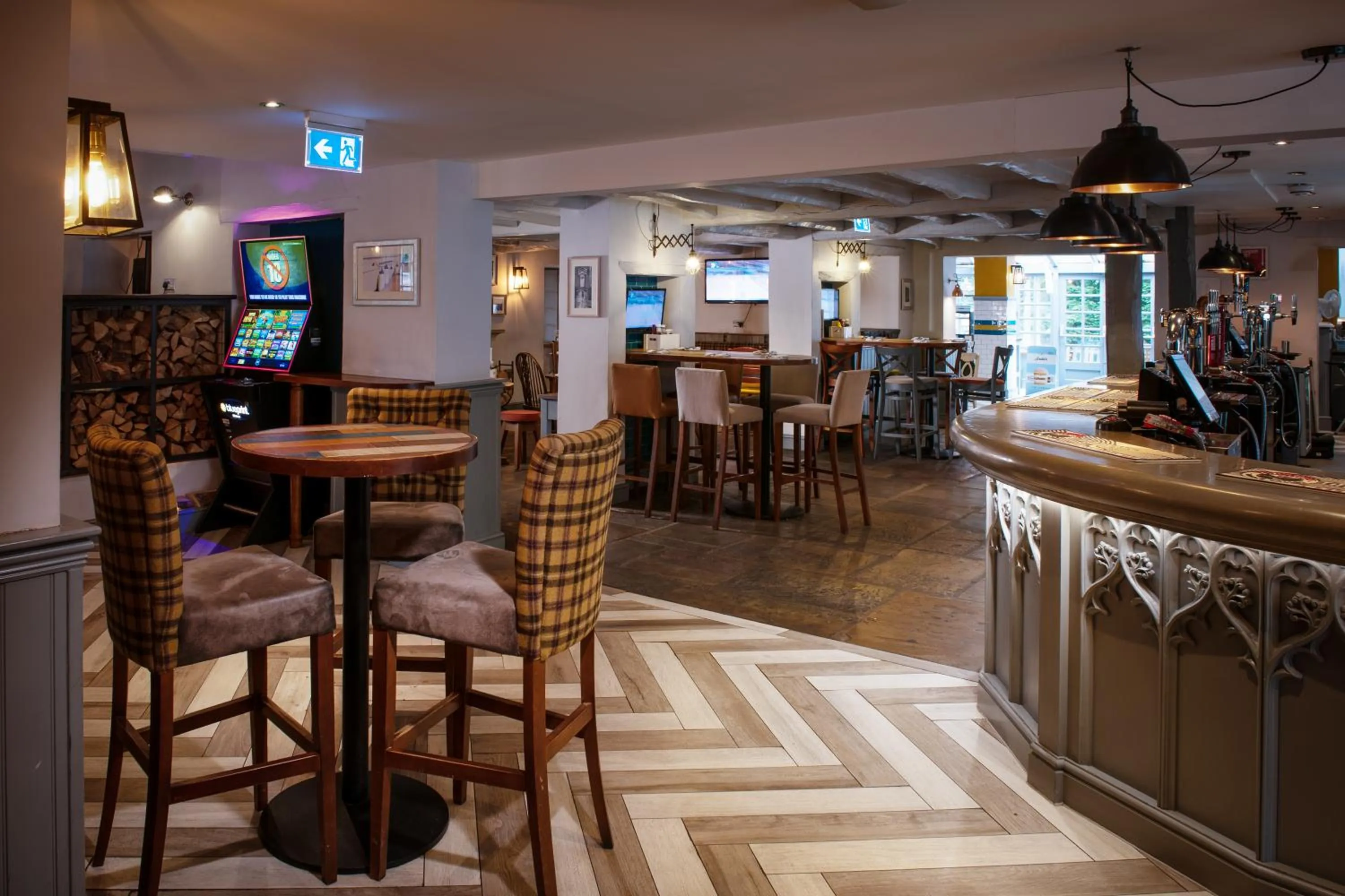 Restaurant/places to eat in Lodge at Solent