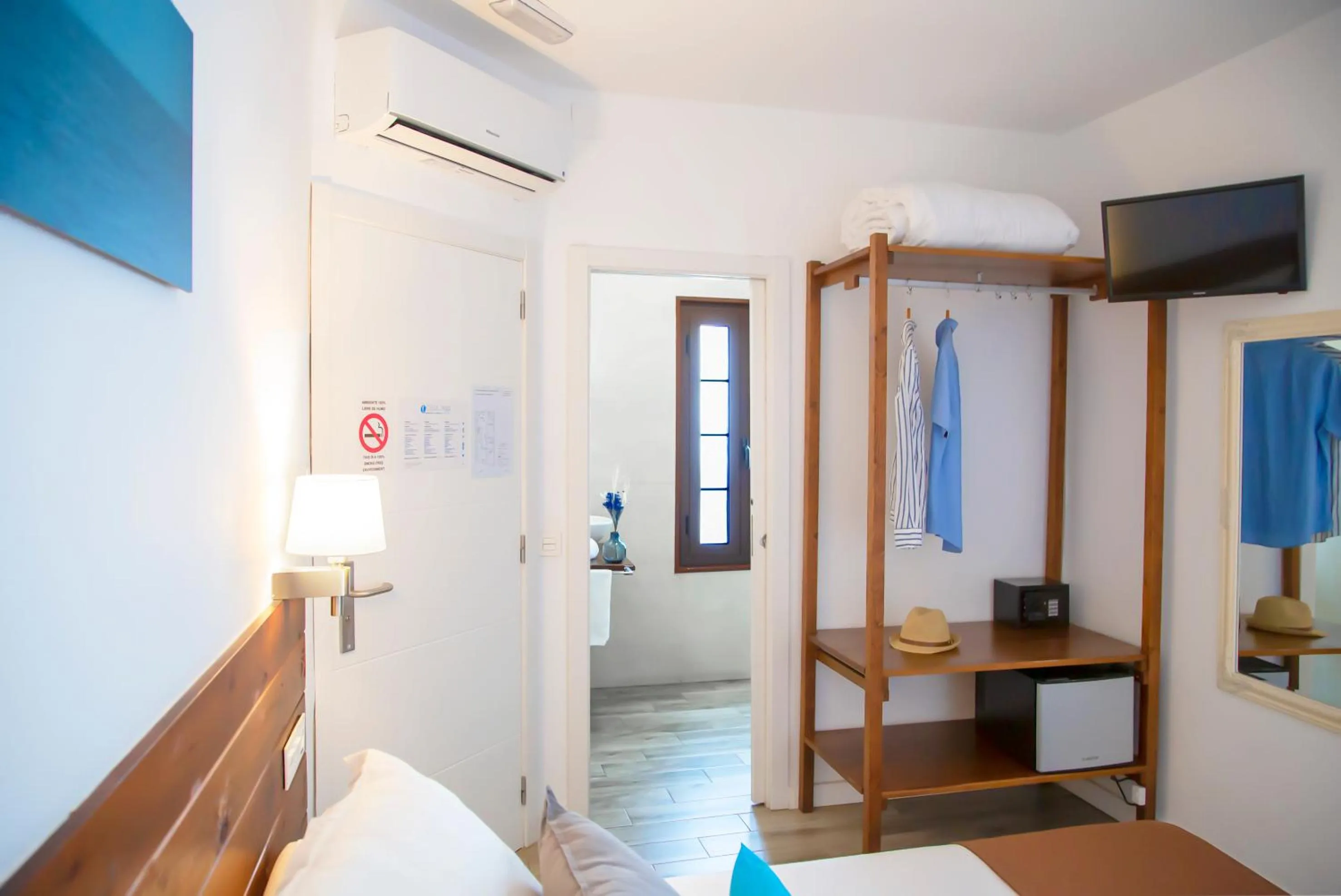 Property building, Bed in Hostal Boutique Casa del Mar Altea