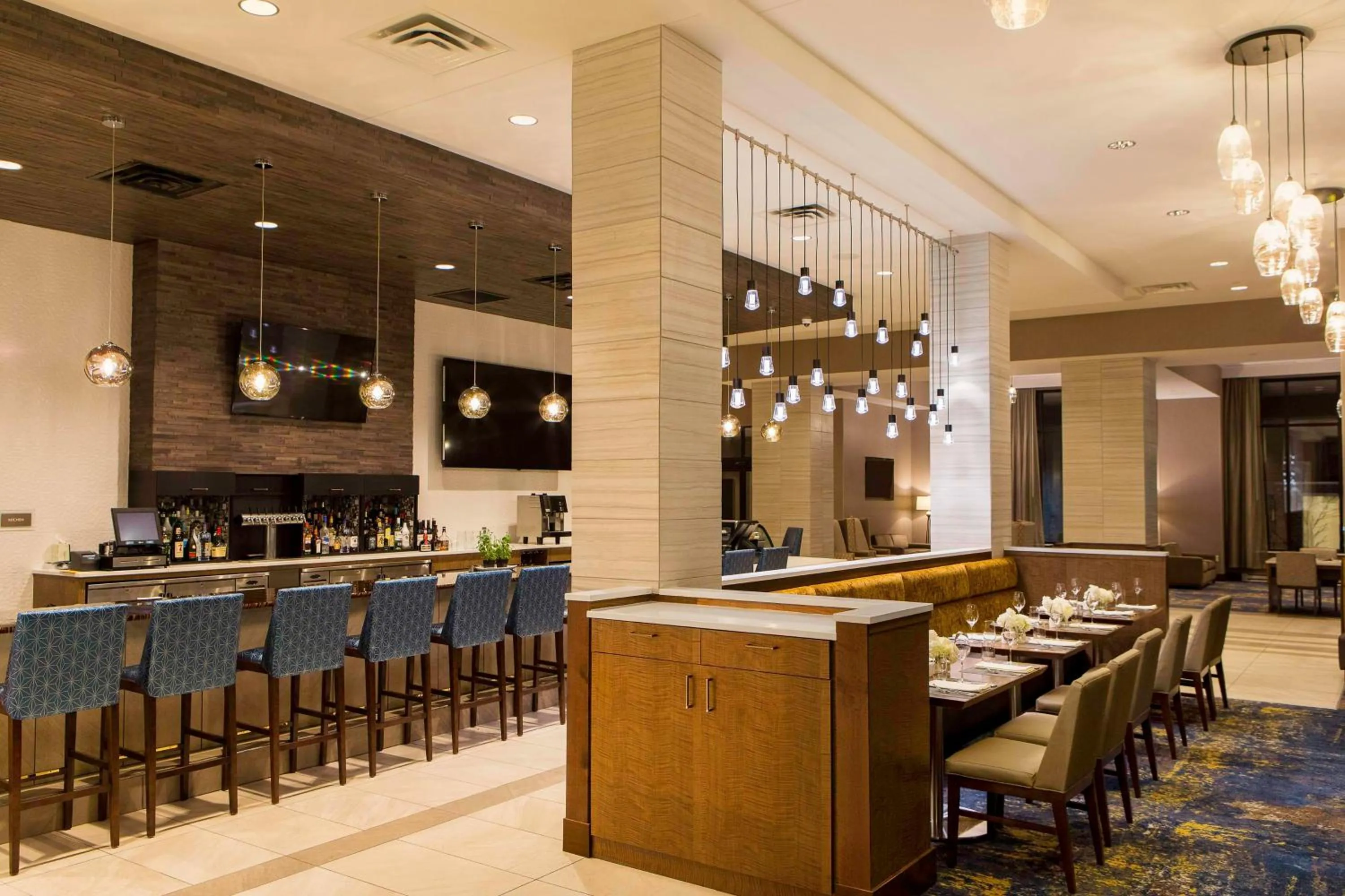 Restaurant/places to eat in Hilton Garden Inn Minneapolis - University Area