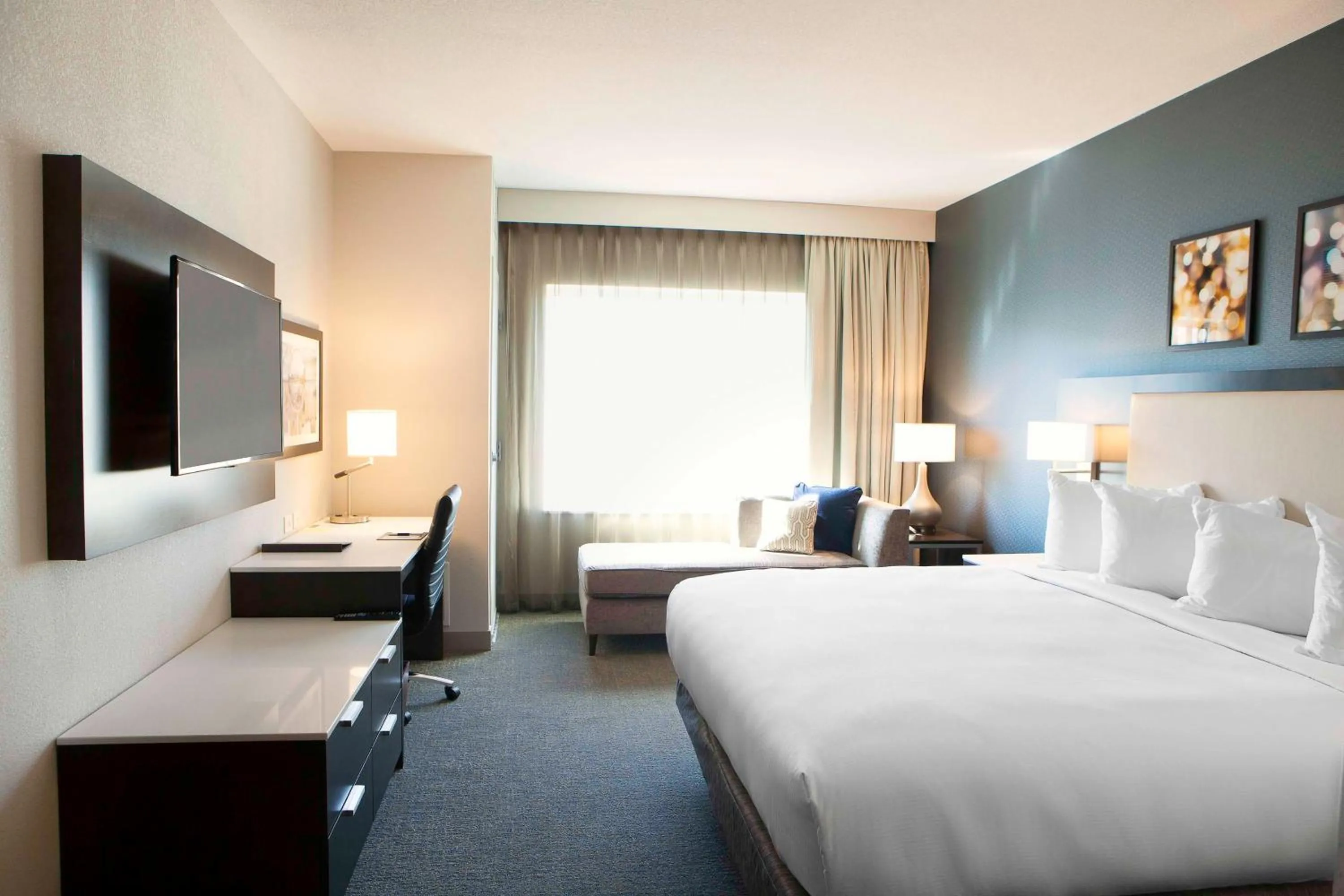 Bed in Hilton Garden Inn Minneapolis - University Area