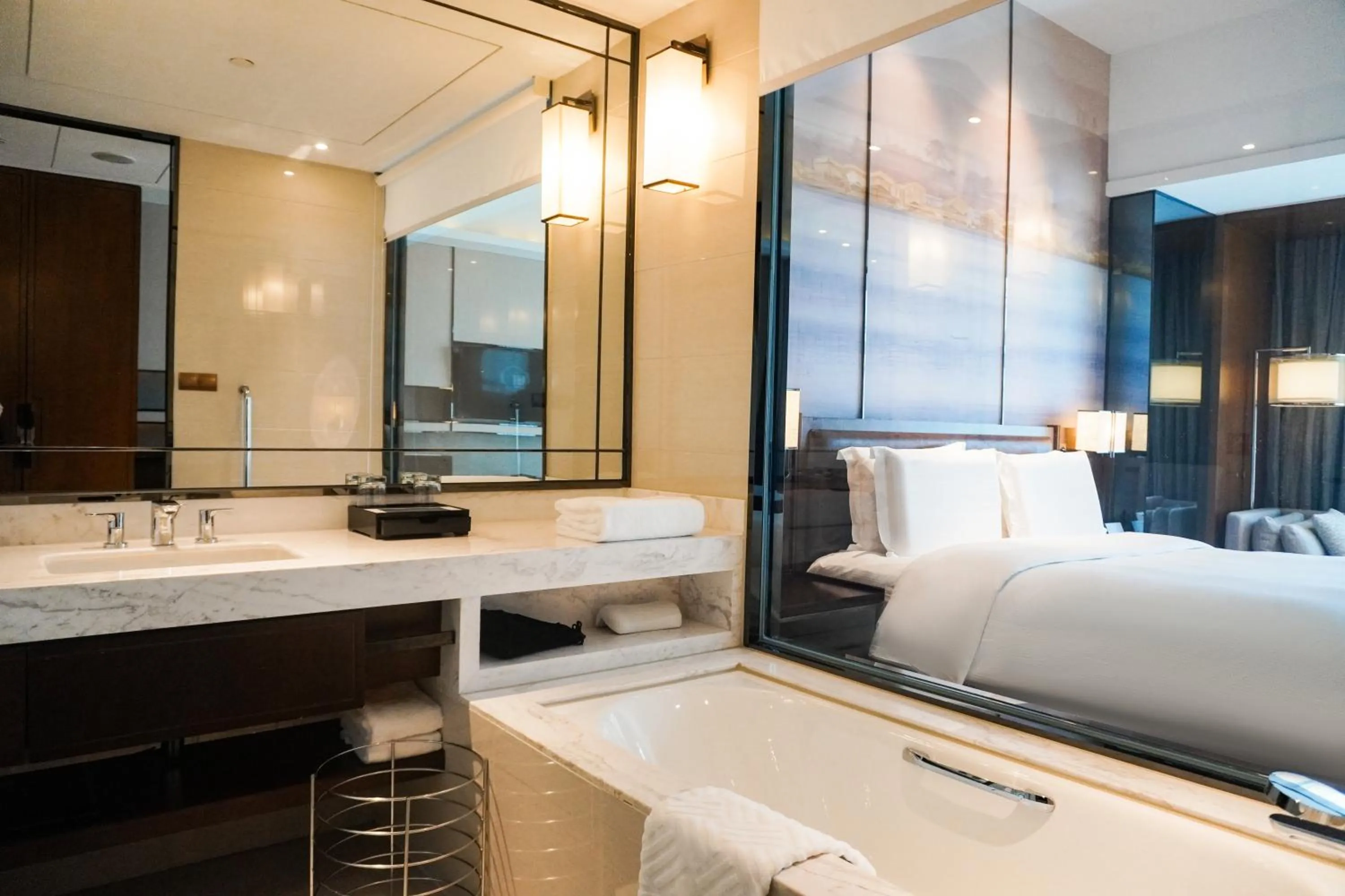 Bed in DoubleTree By Hilton Ningbo Beilun