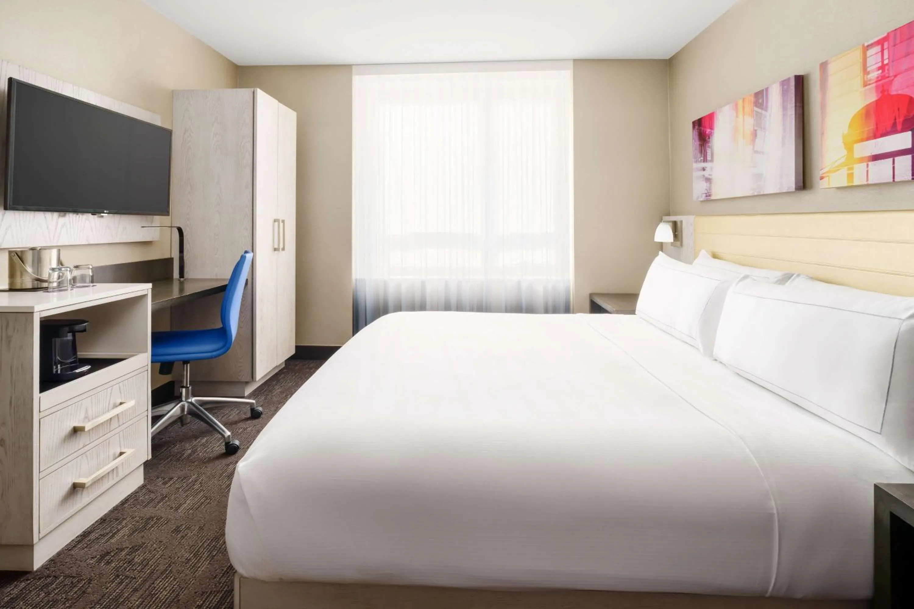 Bedroom, Bed in Doubletree By Hilton New York Times Square West