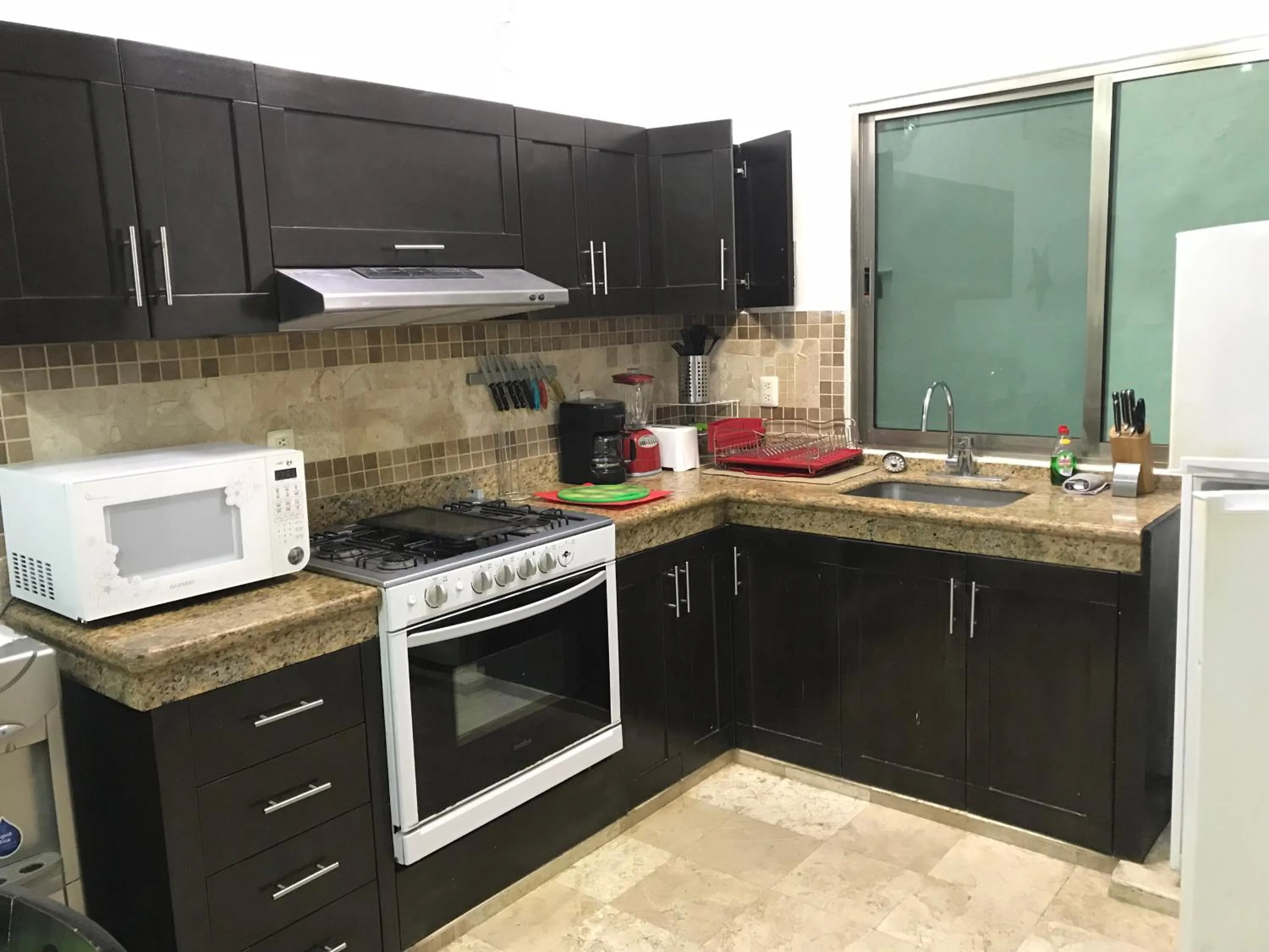 Kitchen or kitchenette in Lilas del Mar Apartments