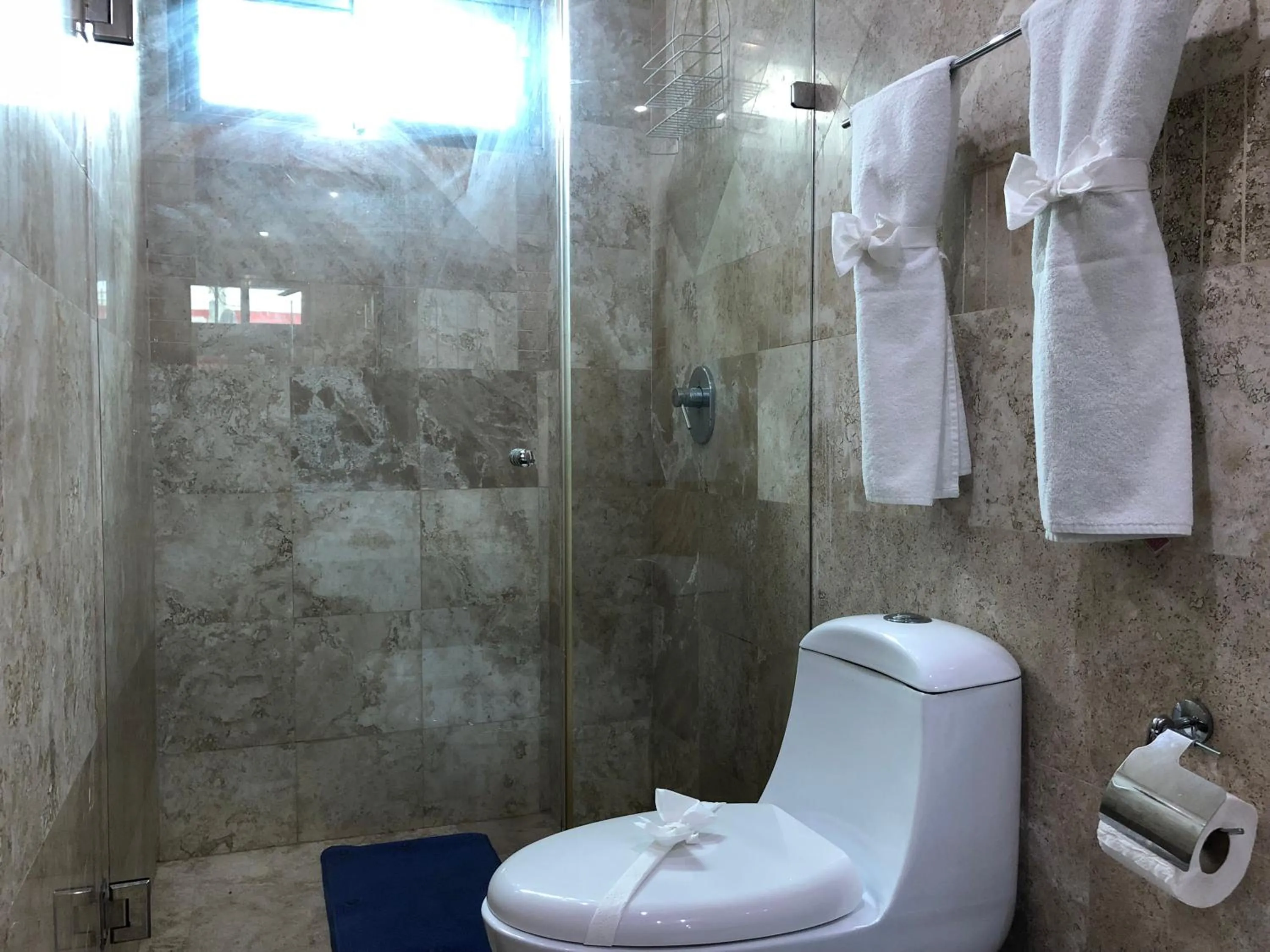 Shower in Lilas del Mar Apartments