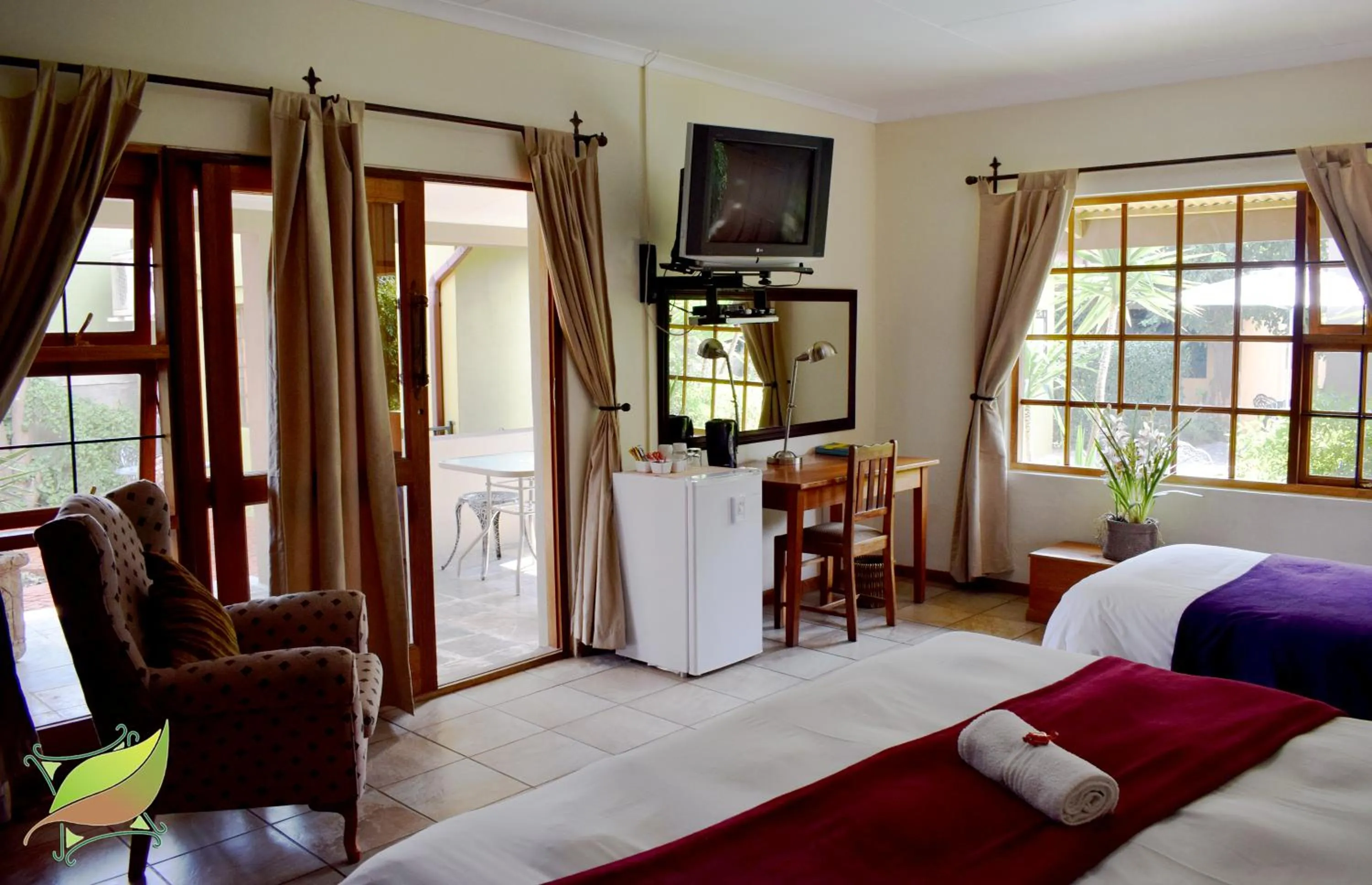 Photo of the whole room, Bed in Greenleaf Guest Lodge