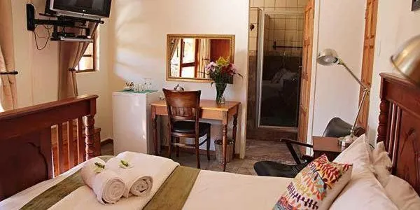 Bedroom, Bed in Greenleaf Guest Lodge