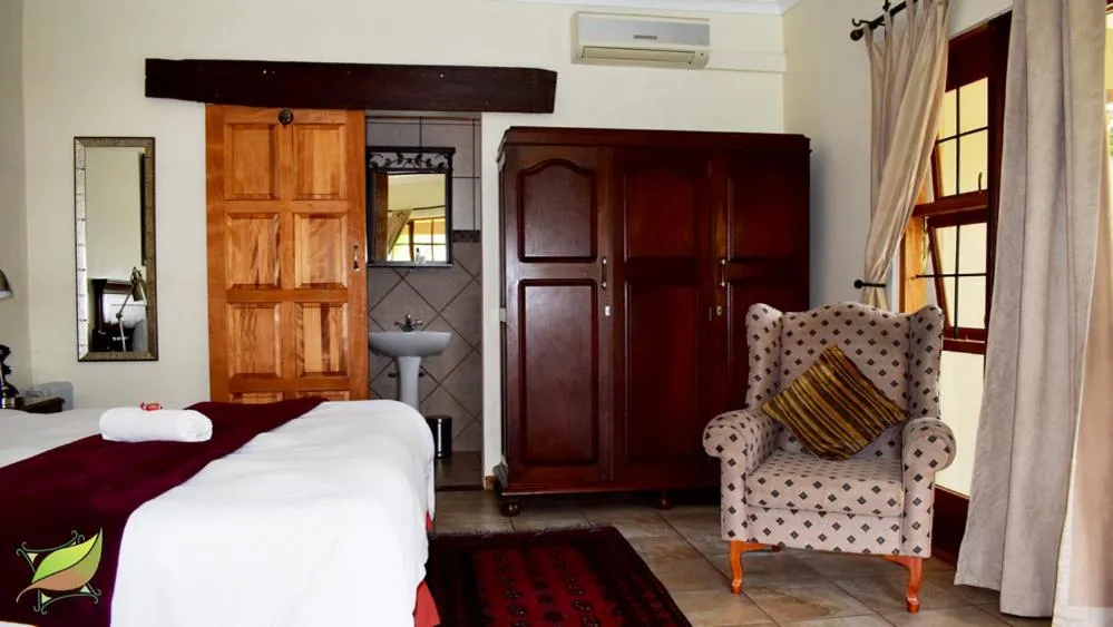 Bedroom, Bed in Greenleaf Guest Lodge