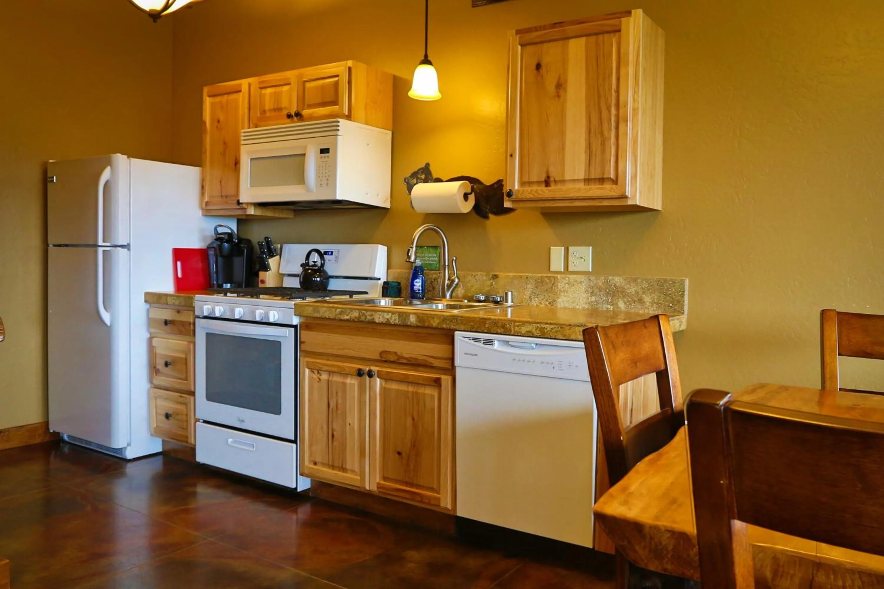 Kitchen or kitchenette in Baycrest Lodge