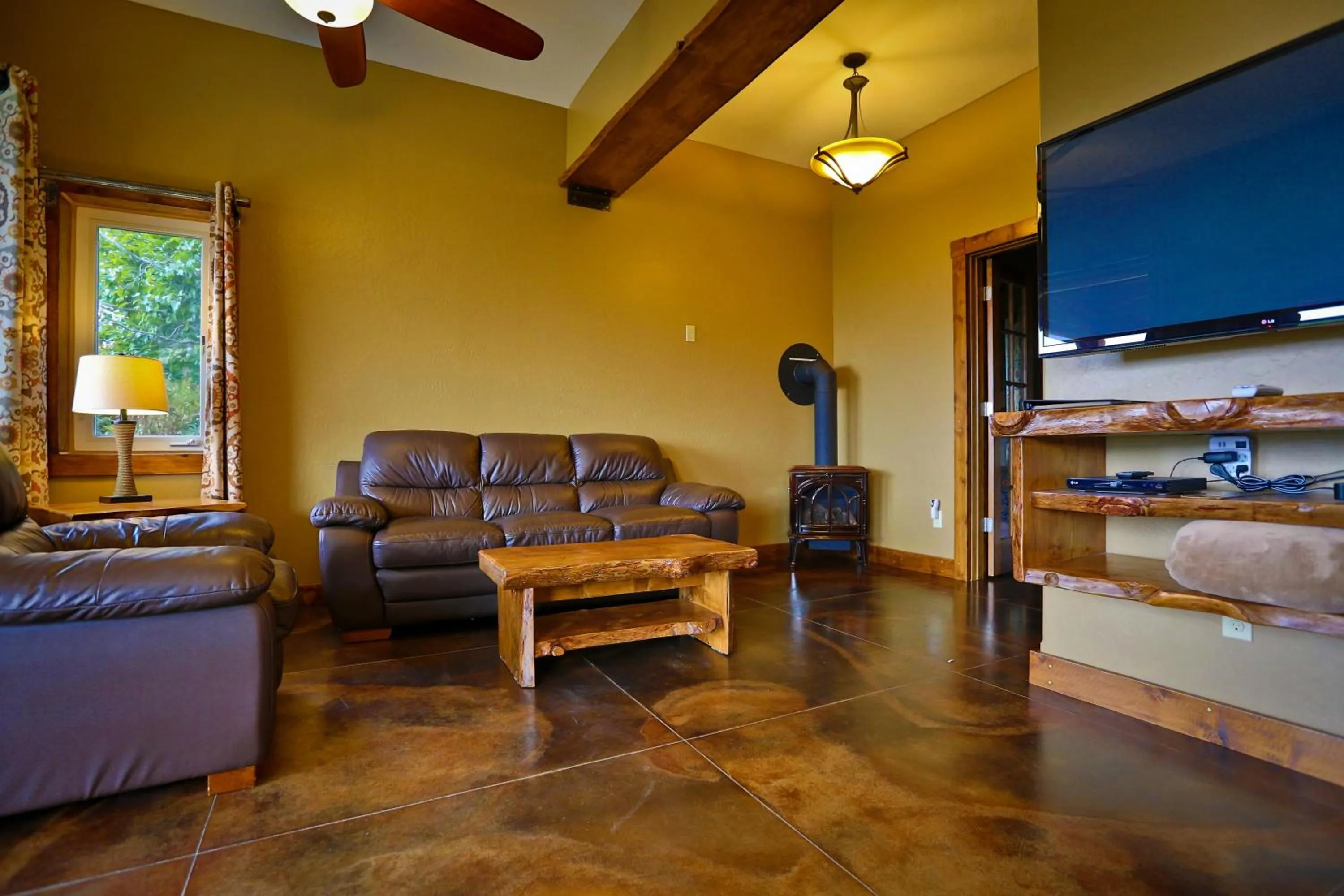 Living room in Baycrest Lodge