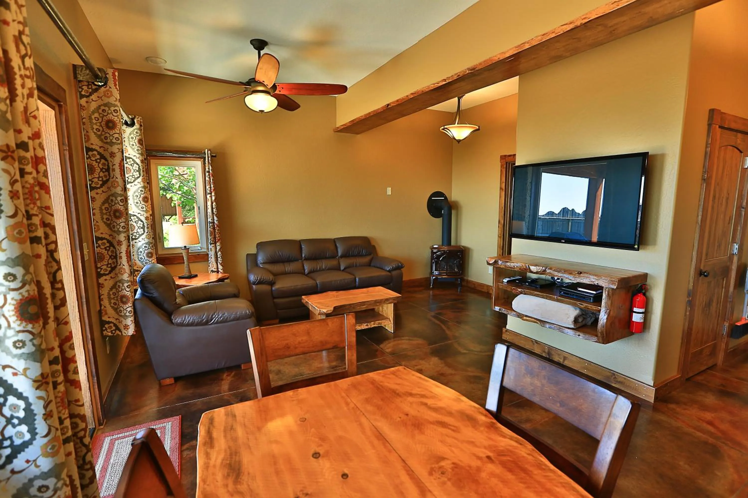 Living room in Baycrest Lodge