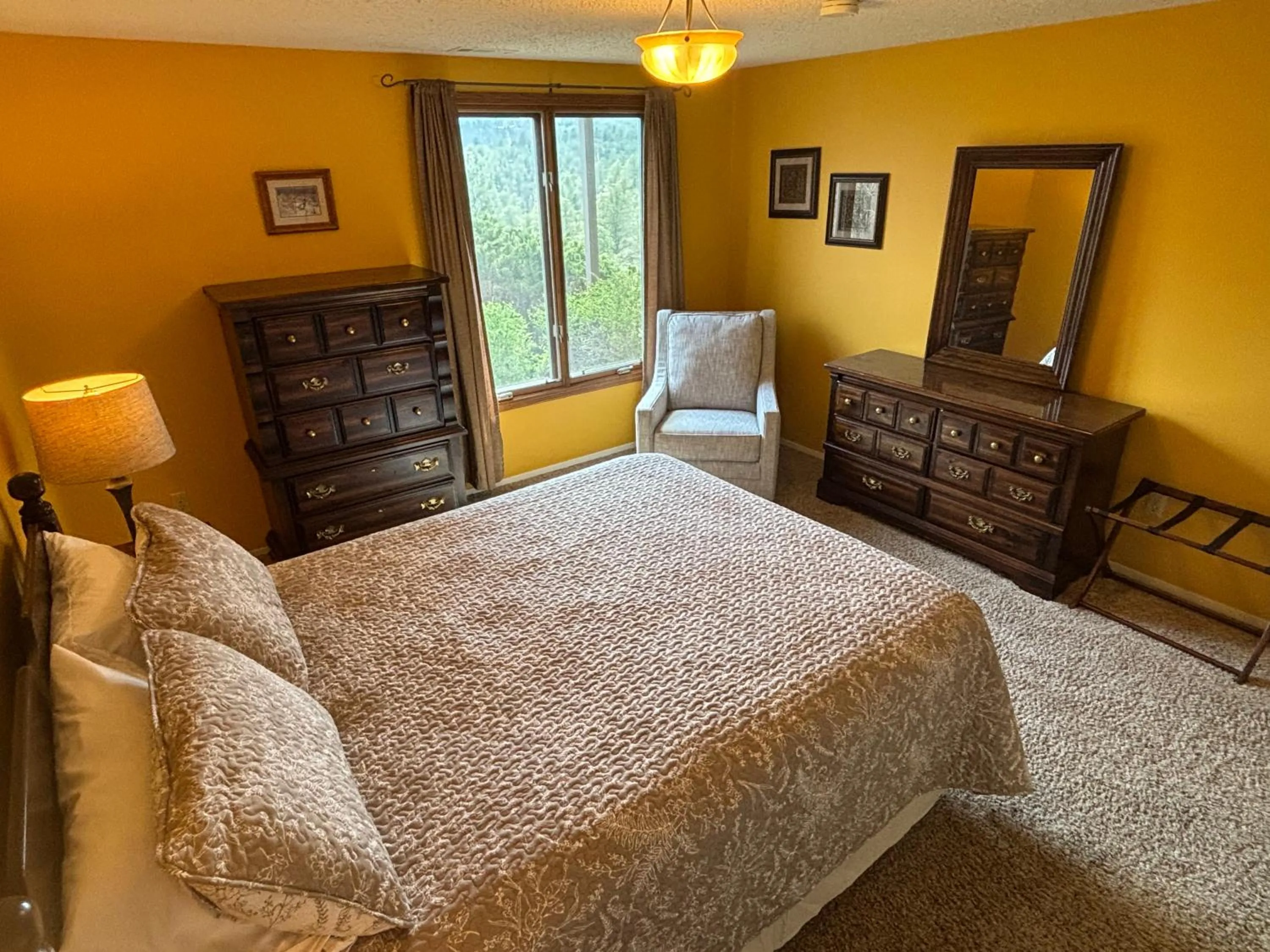Bedroom, Bed in Priceless Black Hills View