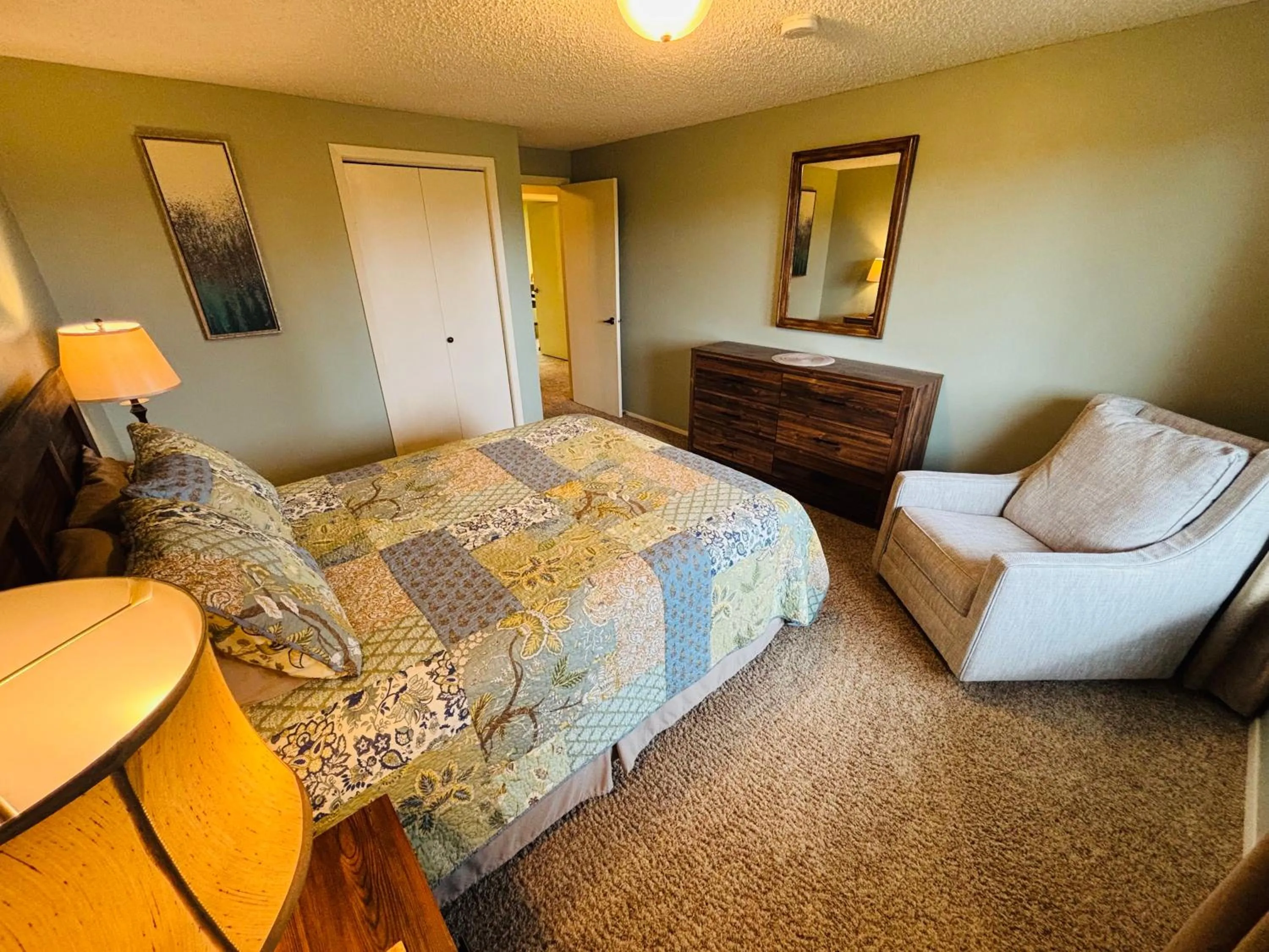 Bedroom, Bed in Priceless Black Hills View