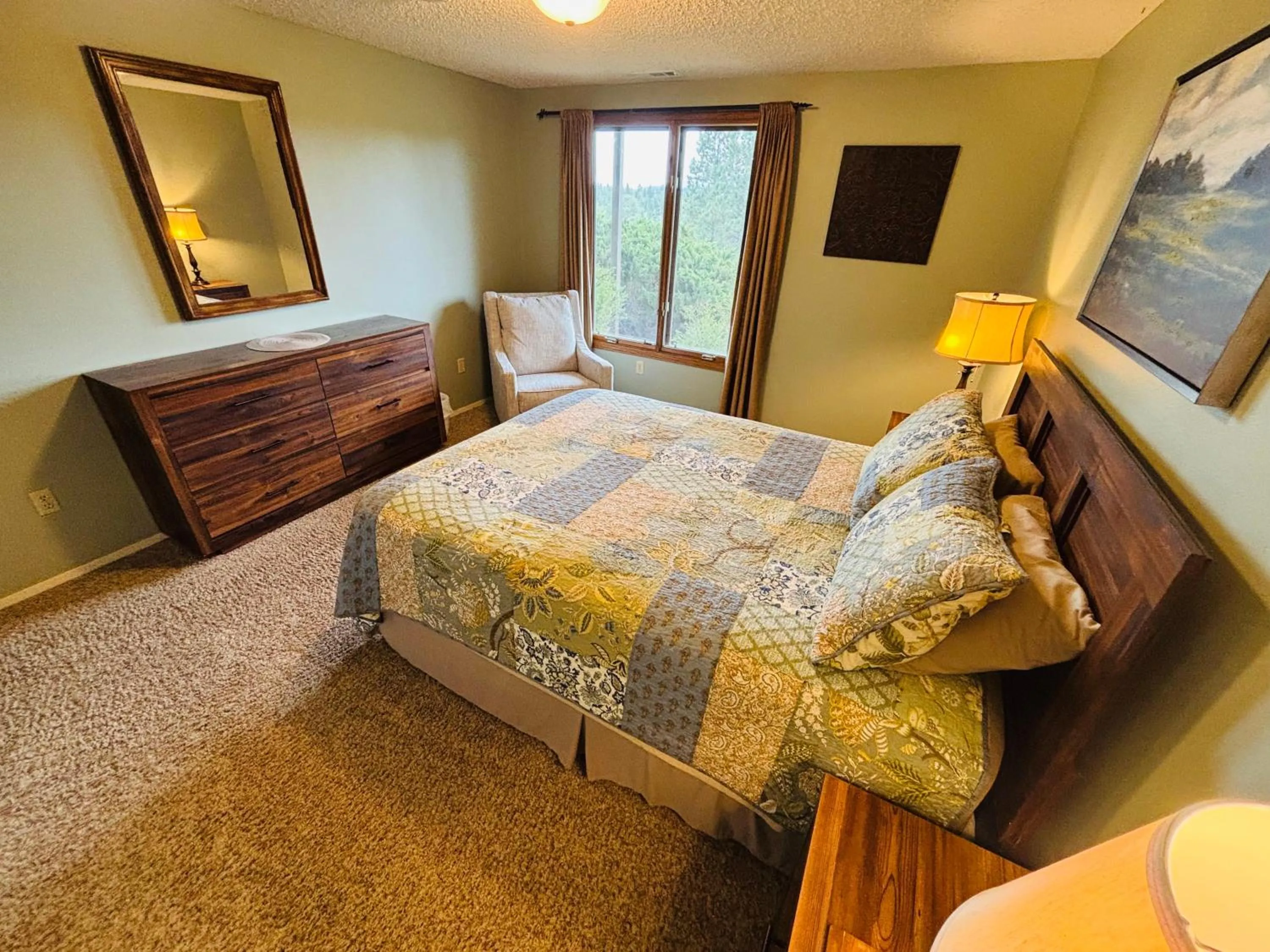 Bedroom, Bed in Priceless Black Hills View