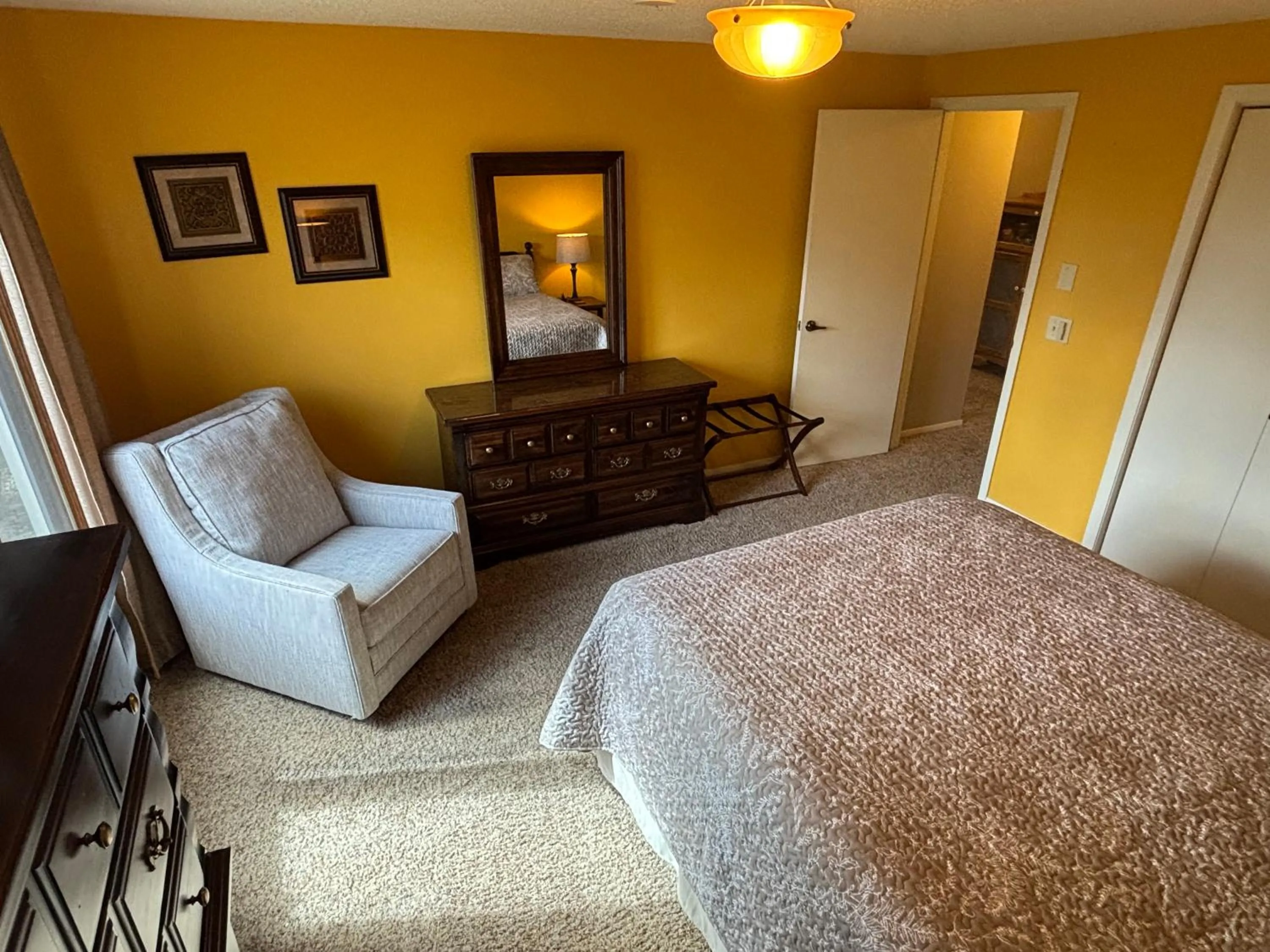 Bedroom, Bed in Priceless Black Hills View