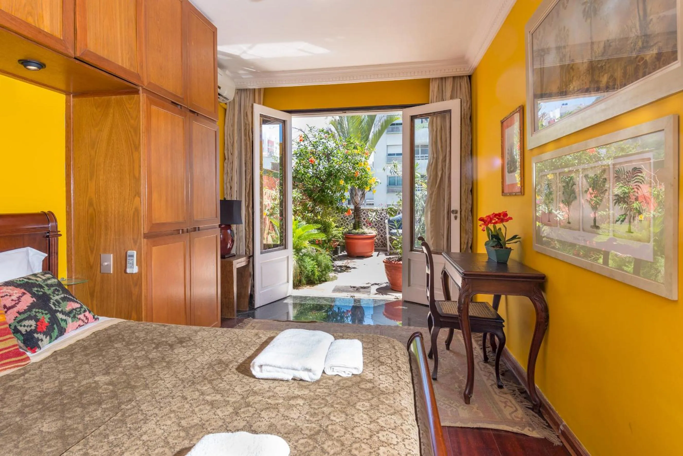 Bedroom, Bed in The Coral Penthouse in Rio de Janeiro - 7 Bedrooms