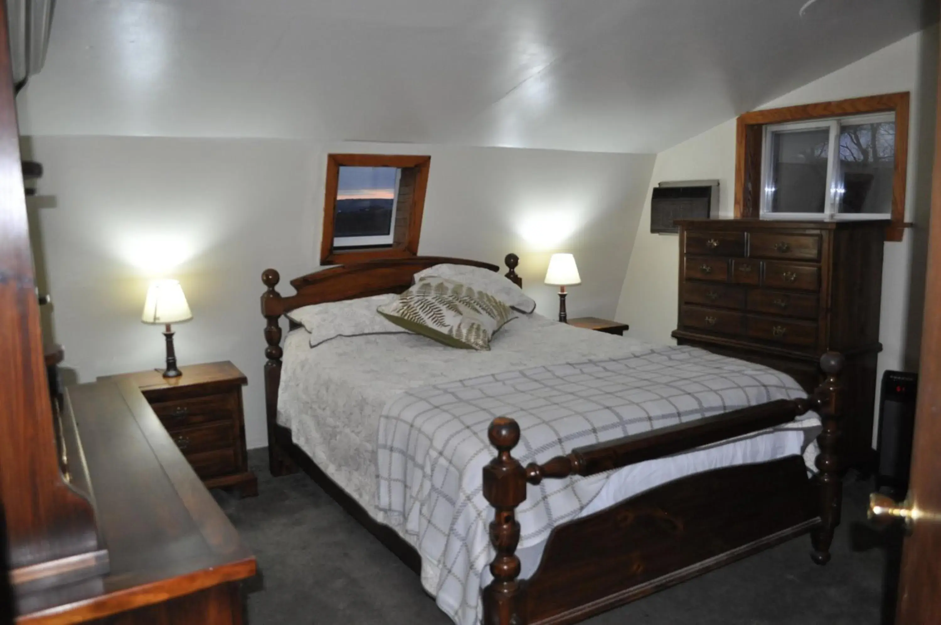 Efficiency with Balcony in Lakewood Lodge & Restaurant Efficiency with Balcony in Lakewood Lodge & Restaurant