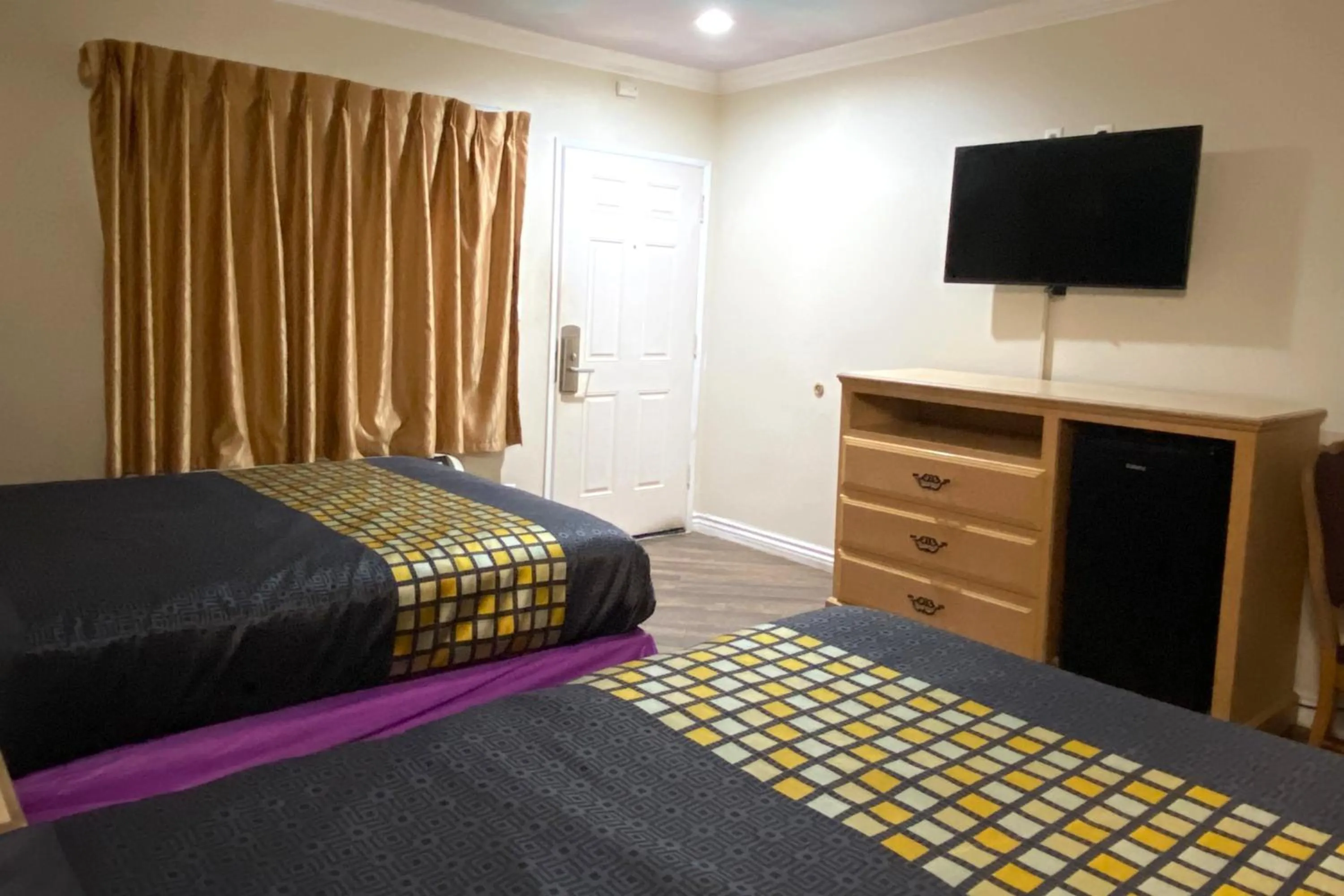 Bedroom in Robinhood Motel Anaheim West