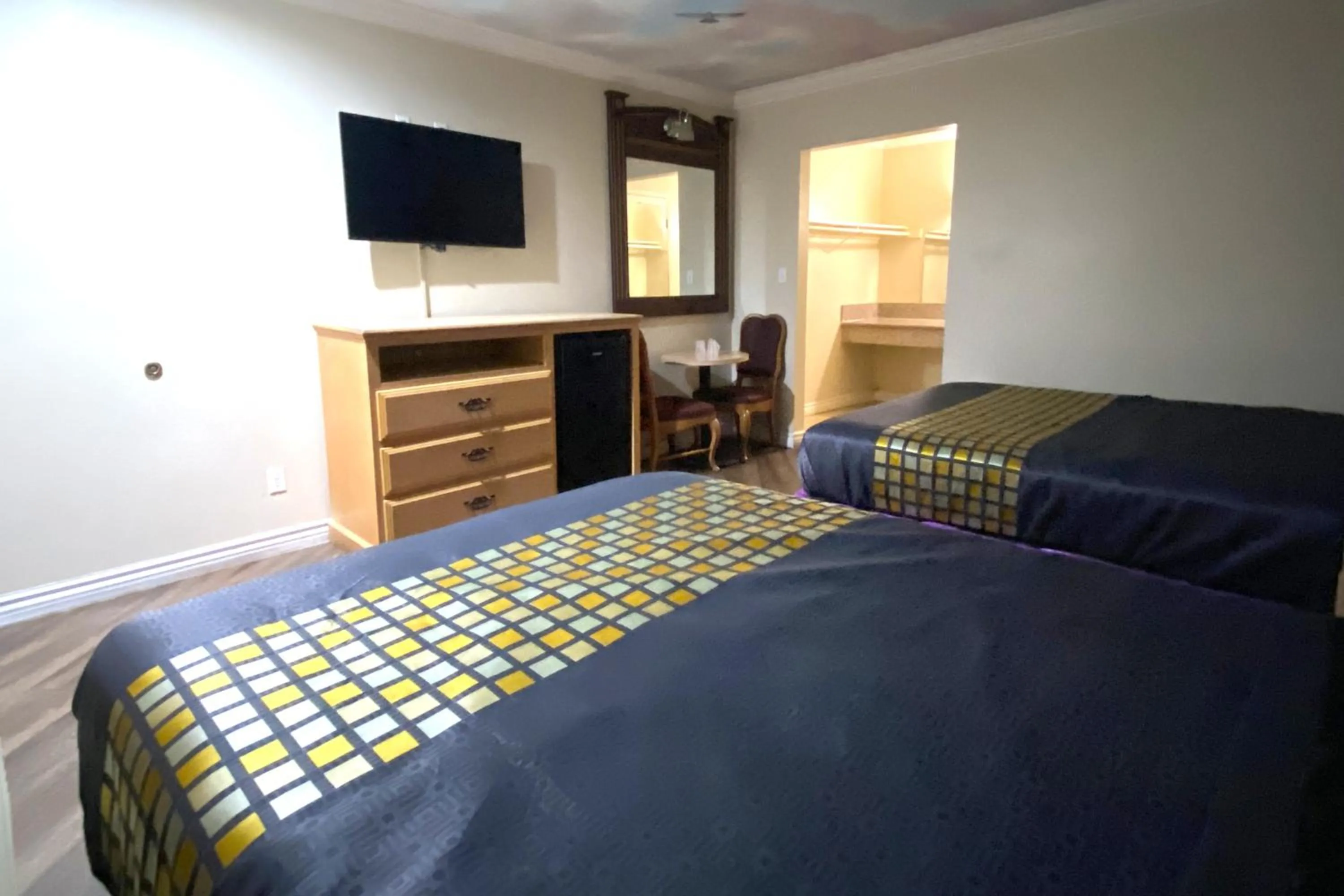 Bedroom in Robinhood Motel Anaheim West