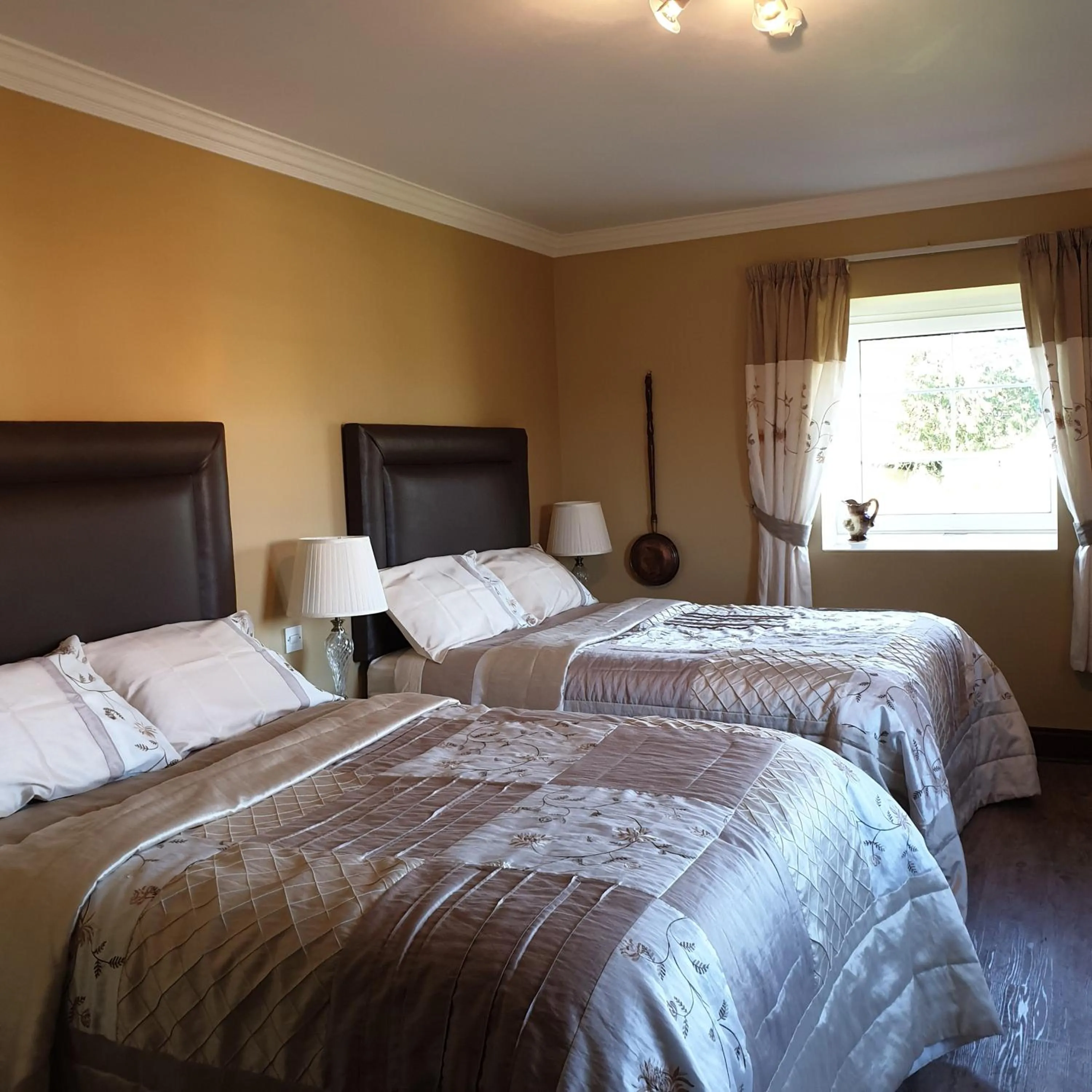Photo of the whole room, Bed in Cloghan Lodge