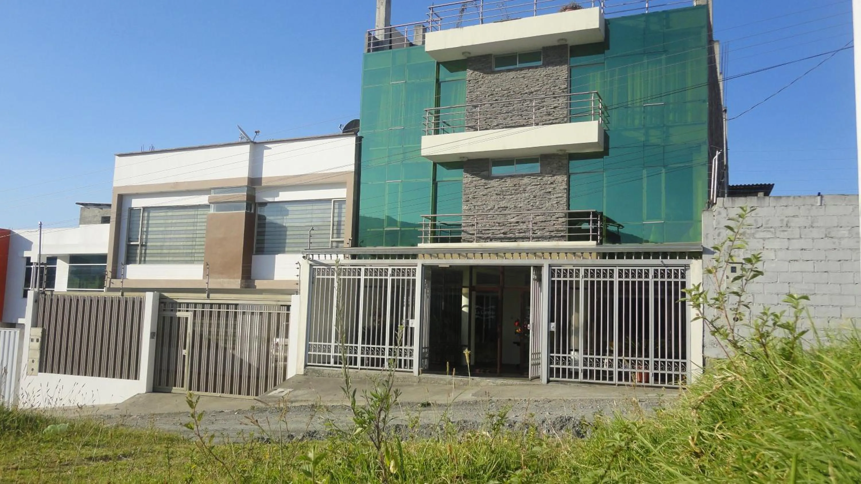 Property building in El Cardenal Hotel