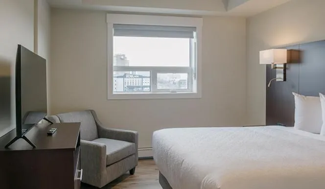 Bed in Chateau Nova Yellowknife