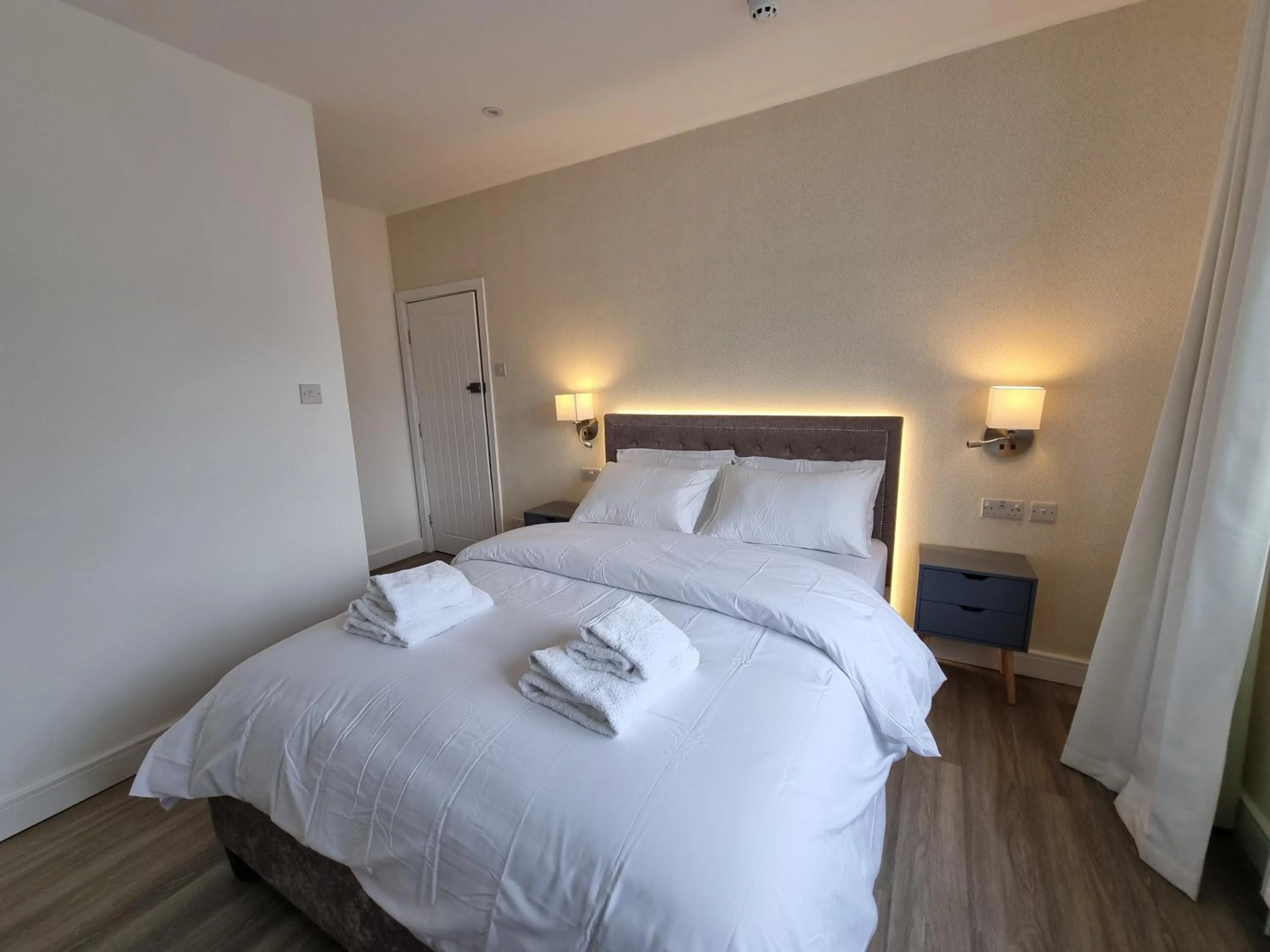 Photo of the whole room, Bed in Hotel CG London