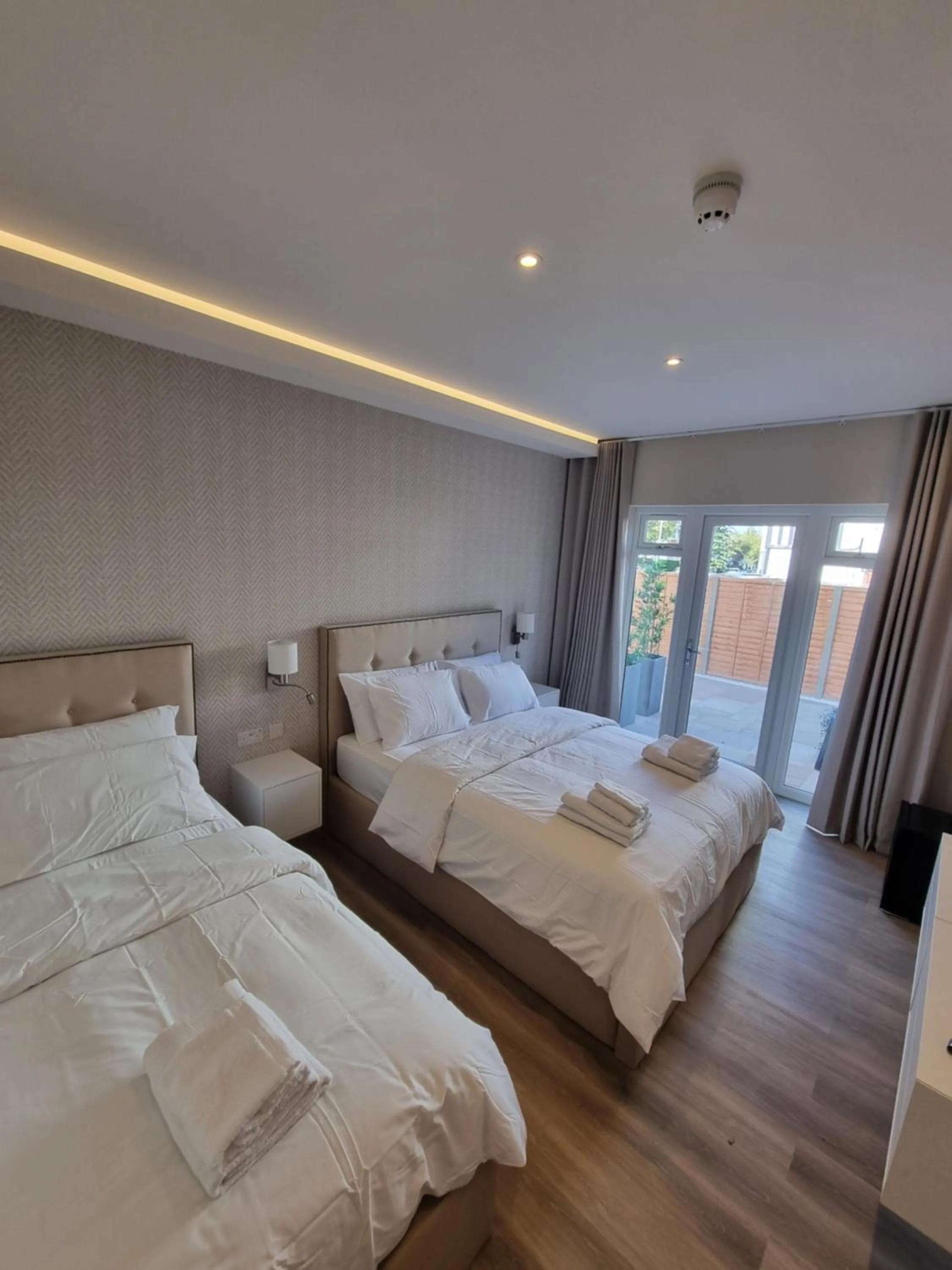 Photo of the whole room, Bed in Hotel CG London