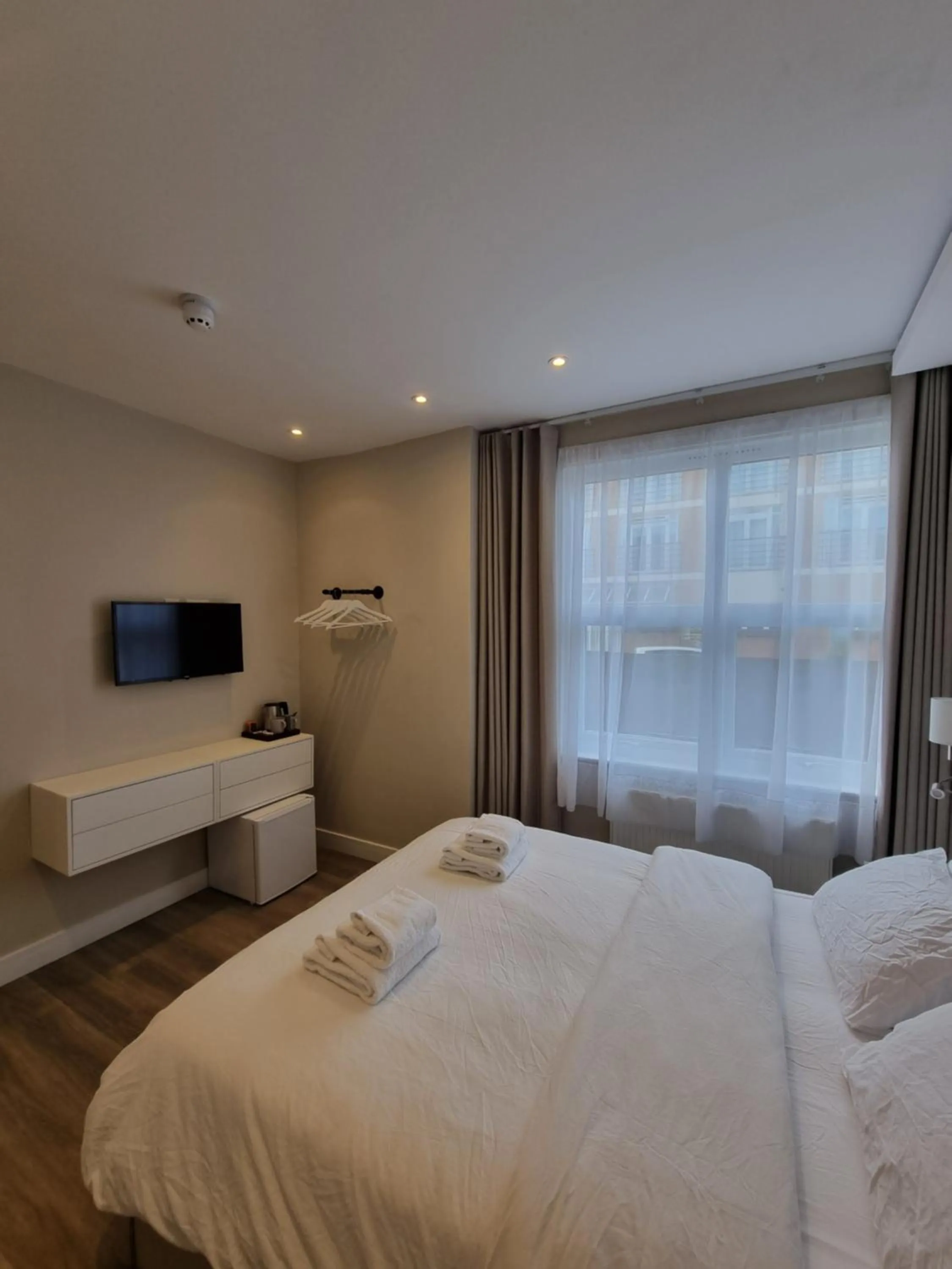 Photo of the whole room, Bed in Hotel CG London