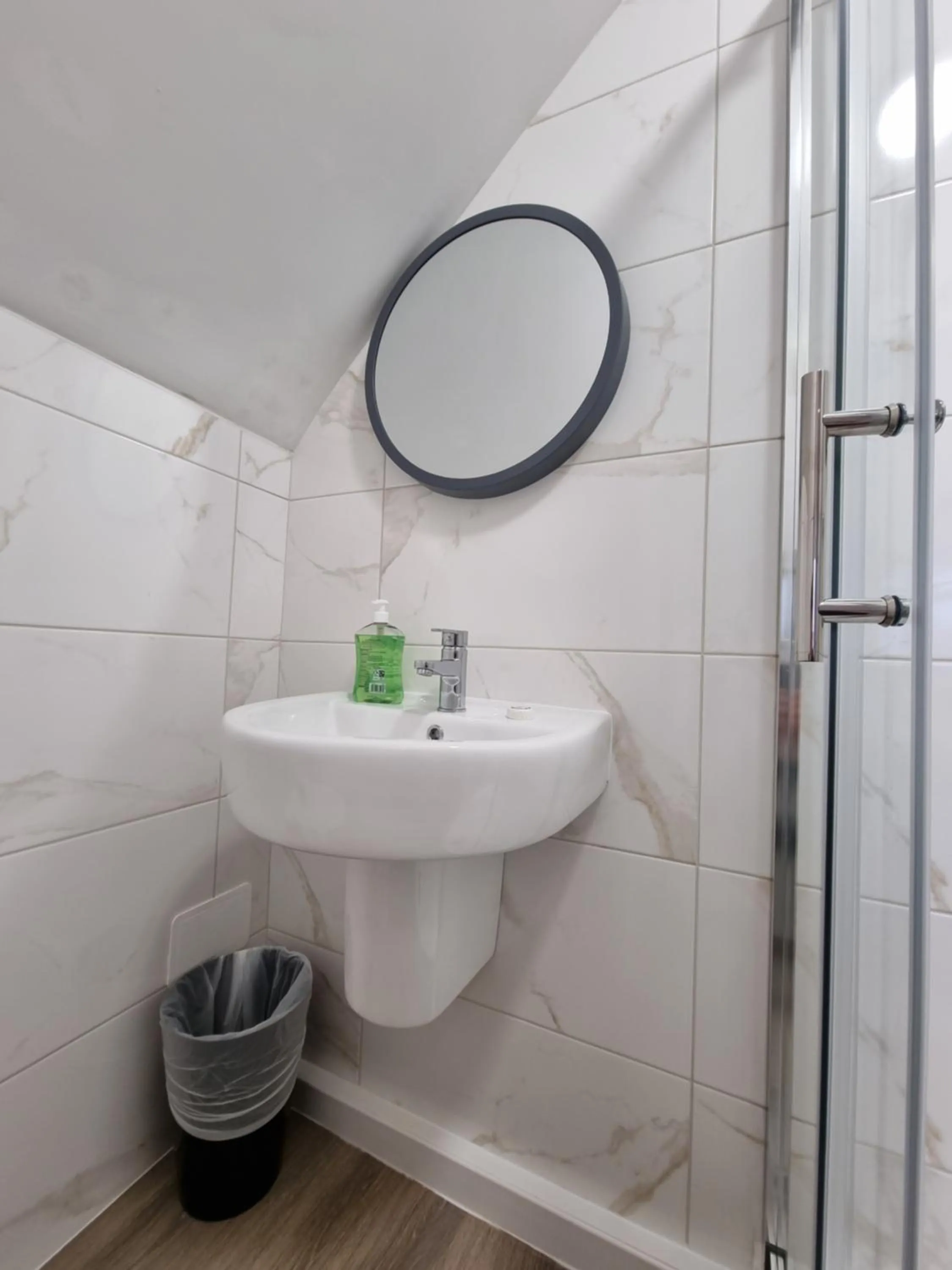 Bathroom in Hotel CG London