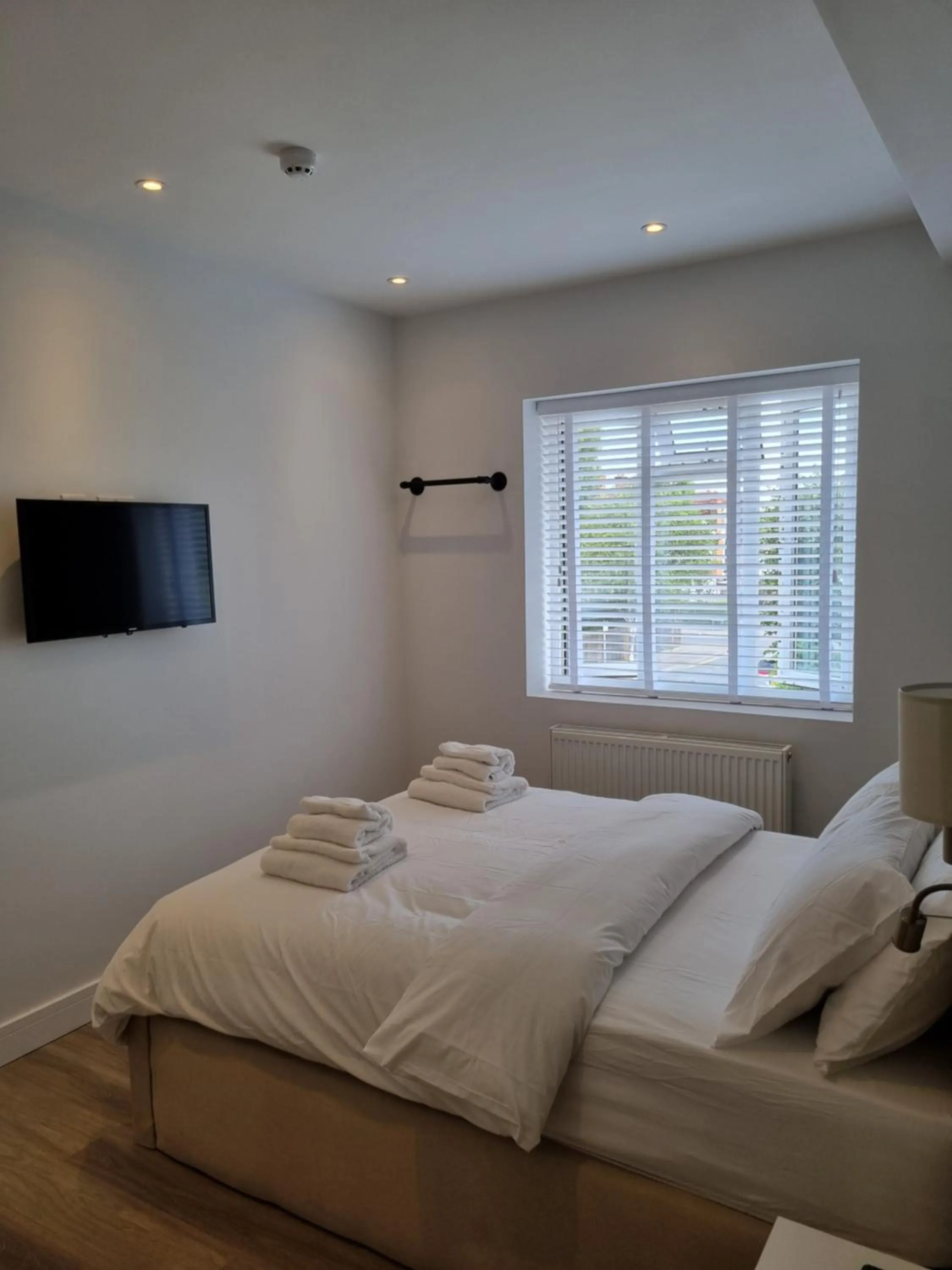 Photo of the whole room, Bed in Hotel CG London