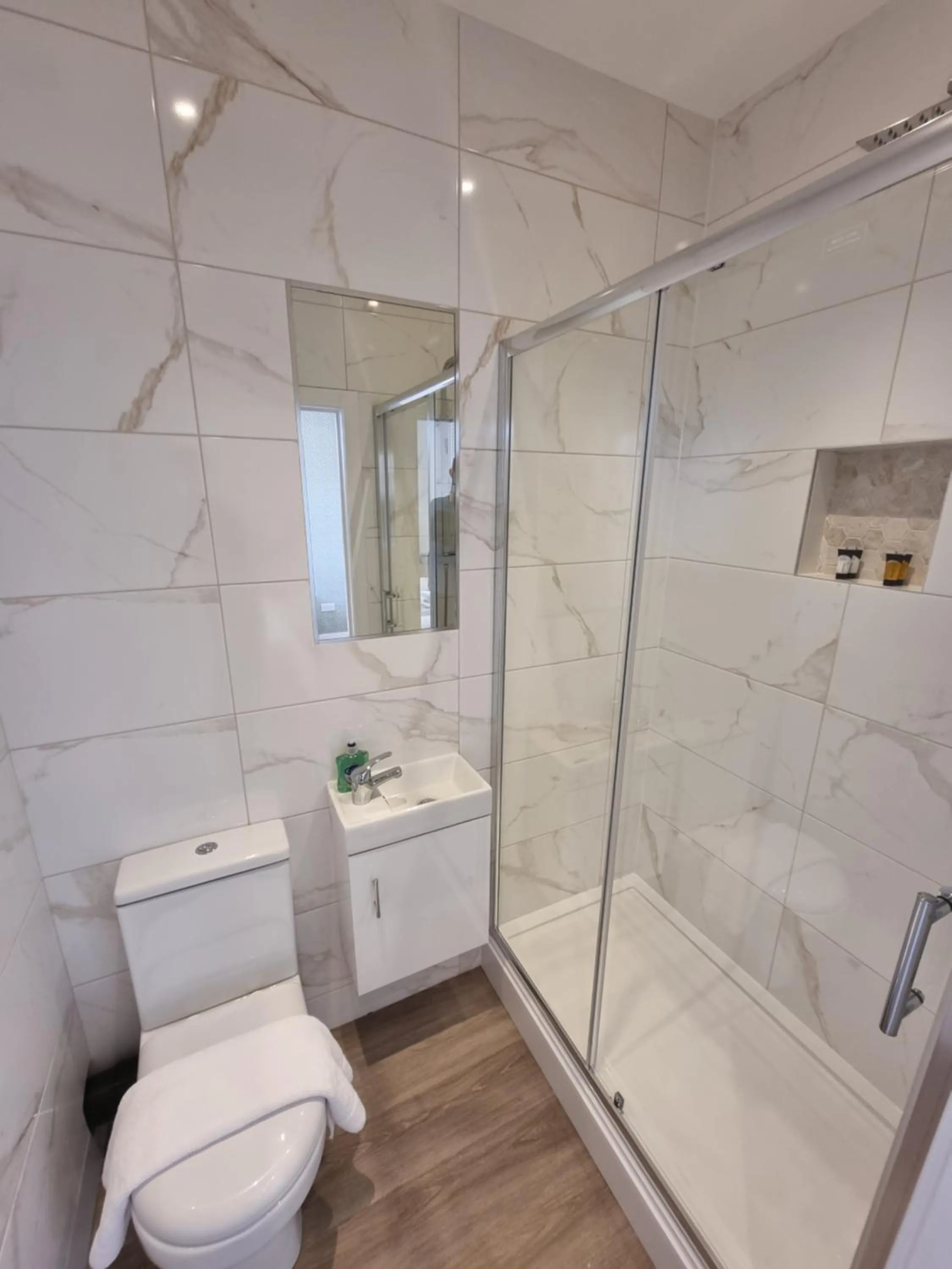 Bathroom in Hotel CG London