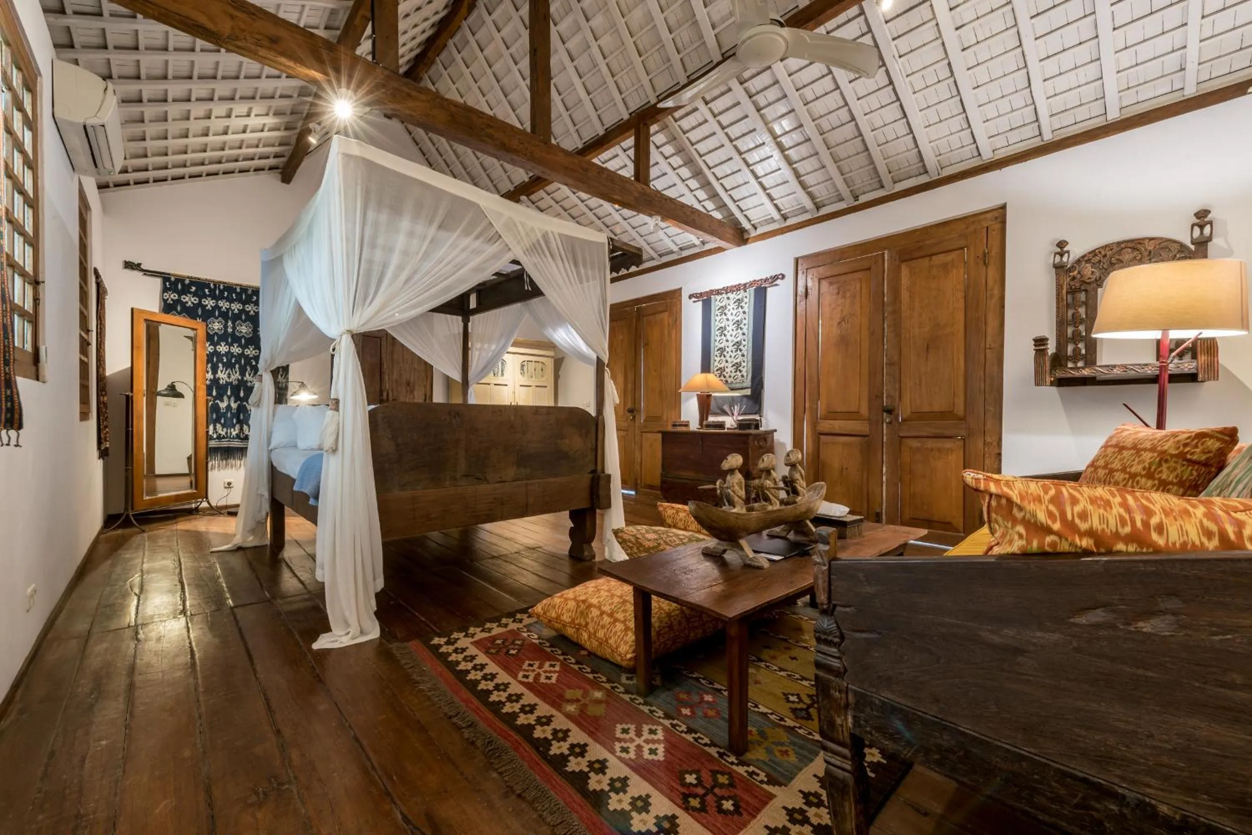 Photo of the whole room in Wayang Retreat