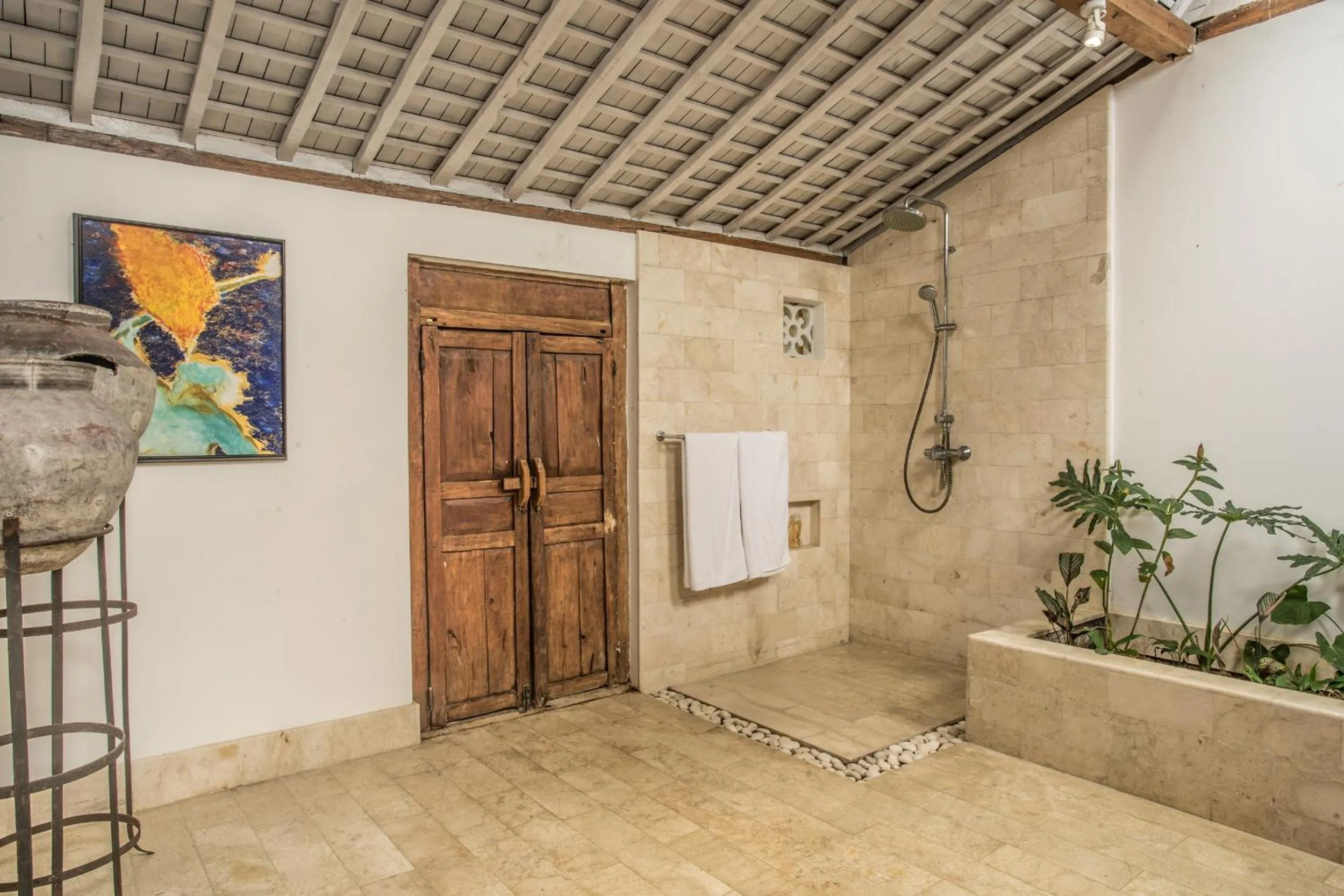 Shower in Wayang Retreat