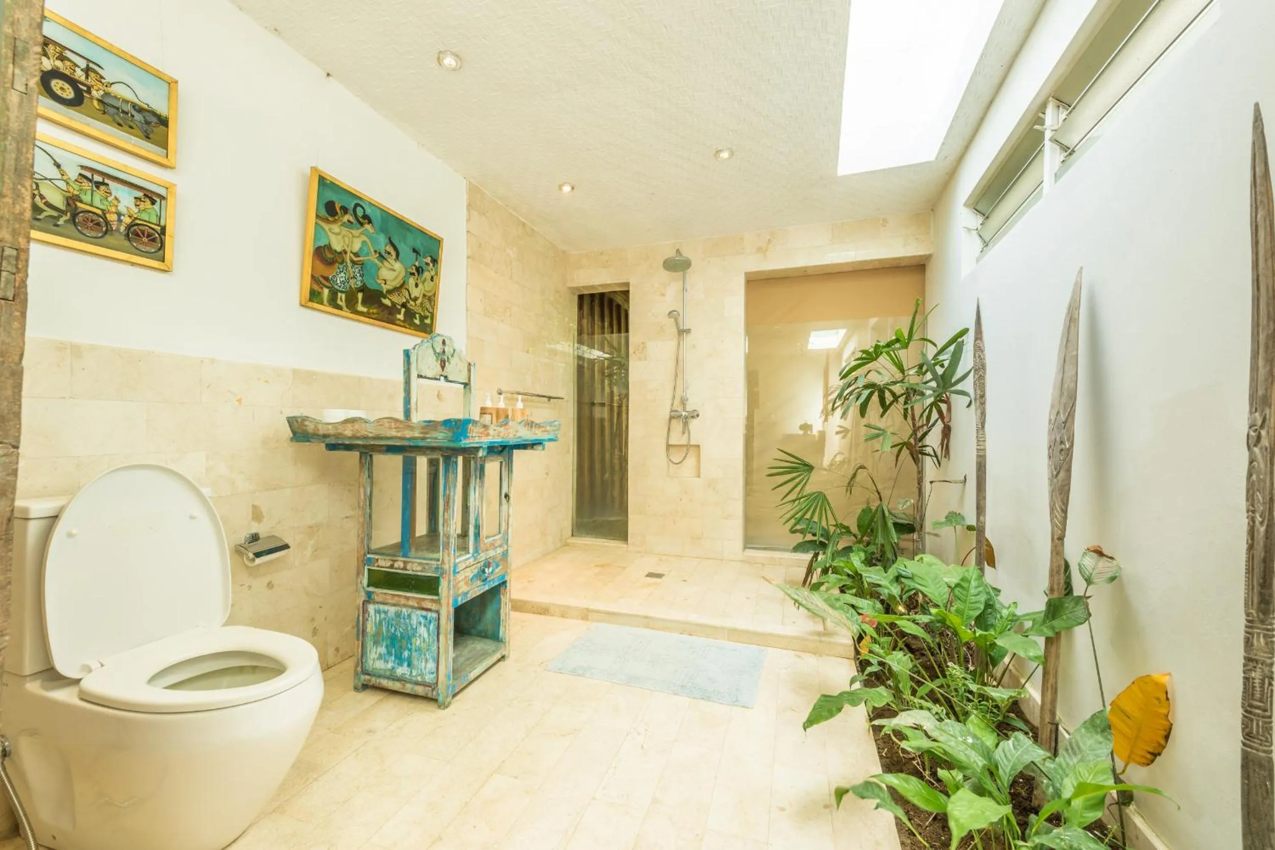 Shower in Wayang Retreat