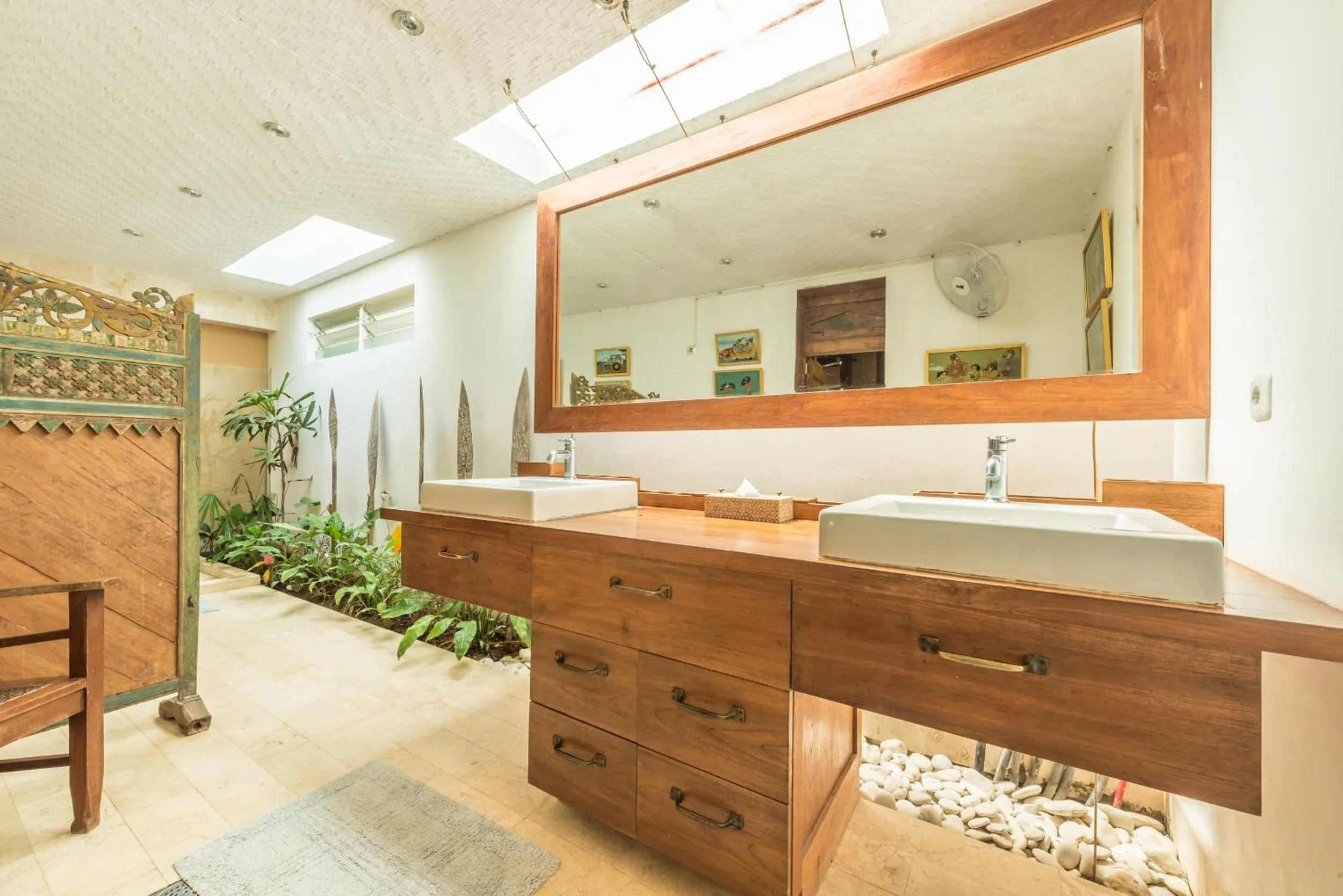 Shower in Wayang Retreat