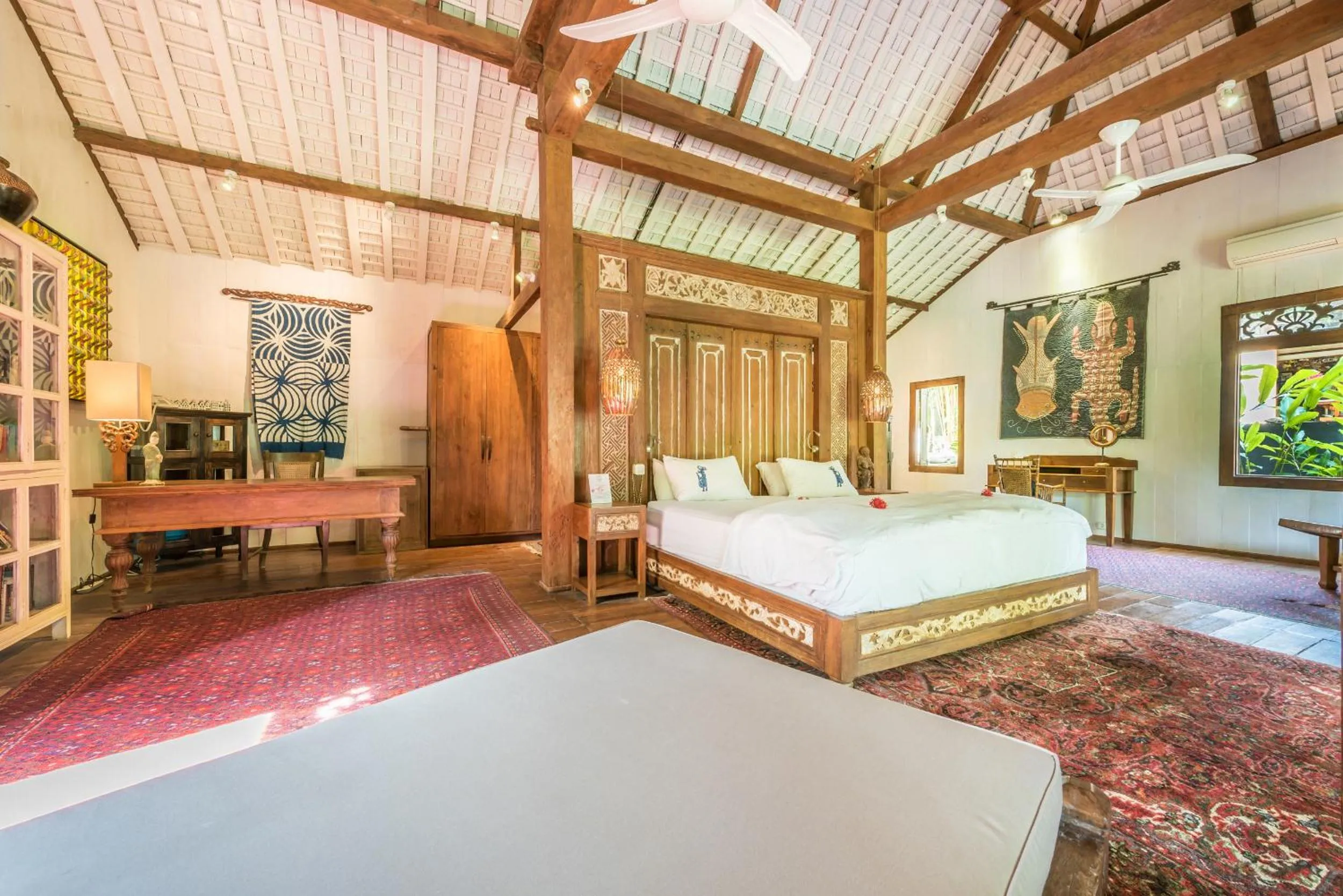 Seating area, Bed in Wayang Retreat