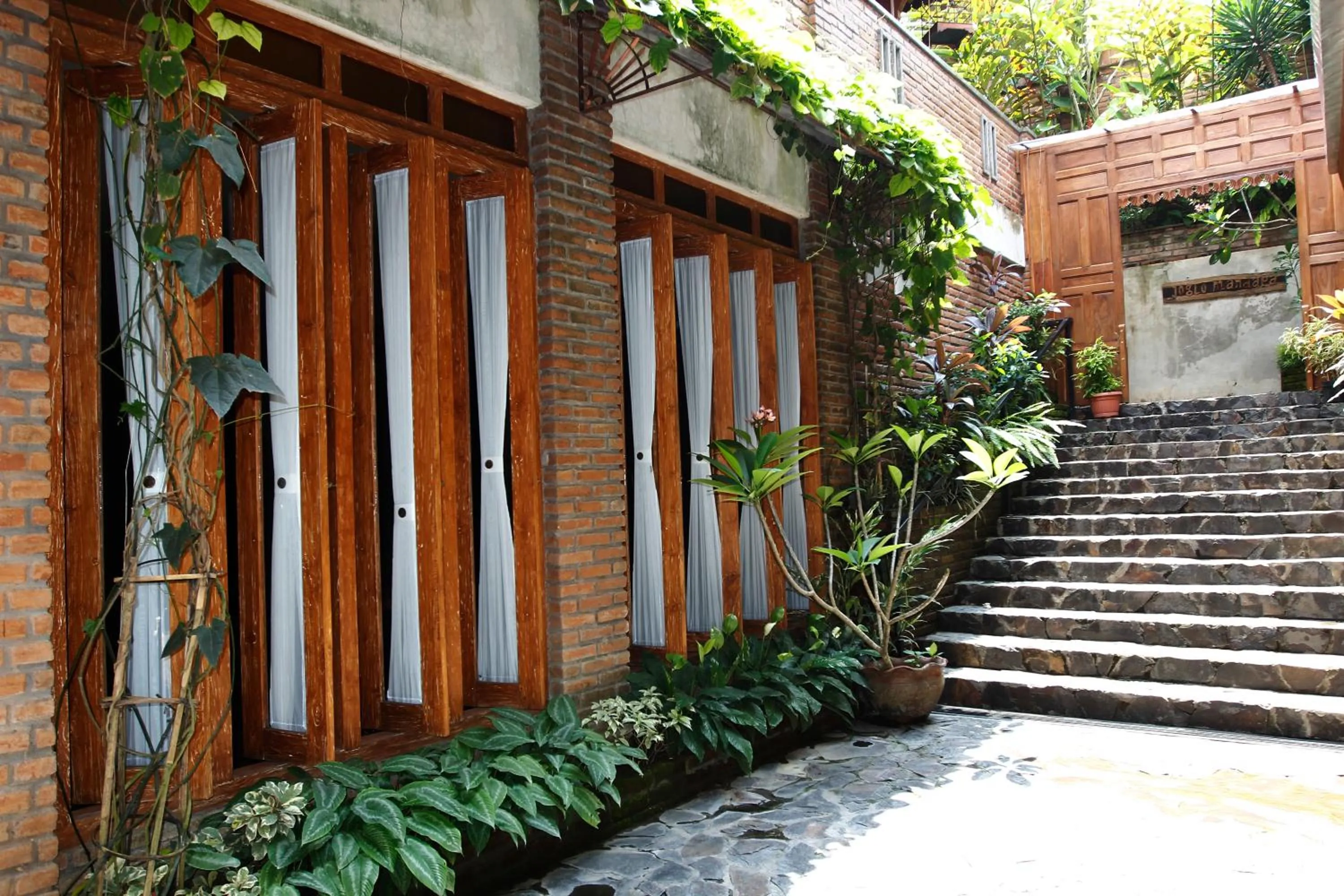 Garden in Joglo Mandapa Boutique Hotel